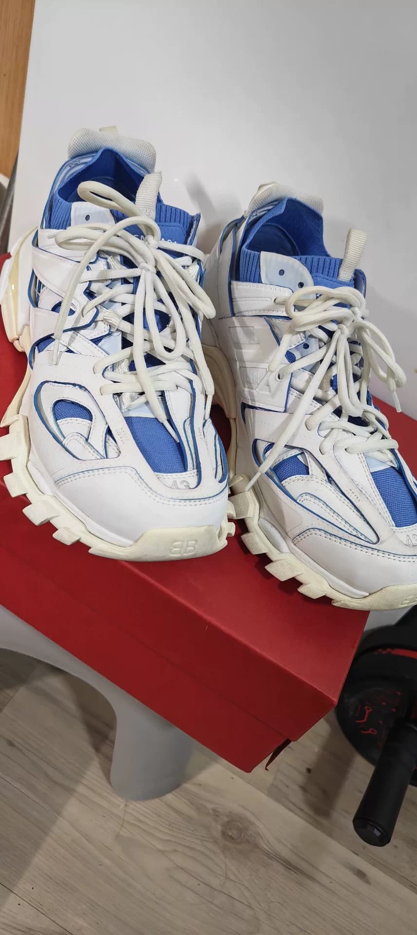 Спортивный носок Balenciaga в бело-голубой цветовой гамме, размер 43