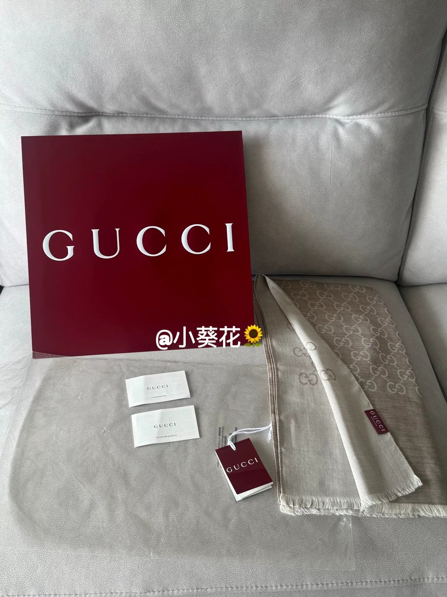 Бархатный шарф от Gucci с упаковкой-конвертом от gucci