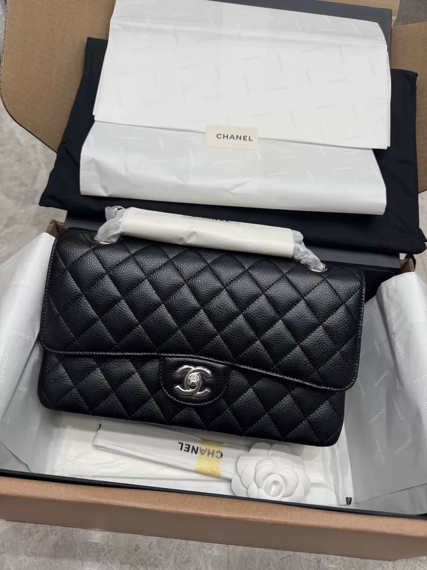 Chanel Chanel classic CF23 с рисунком шарика из черной икры