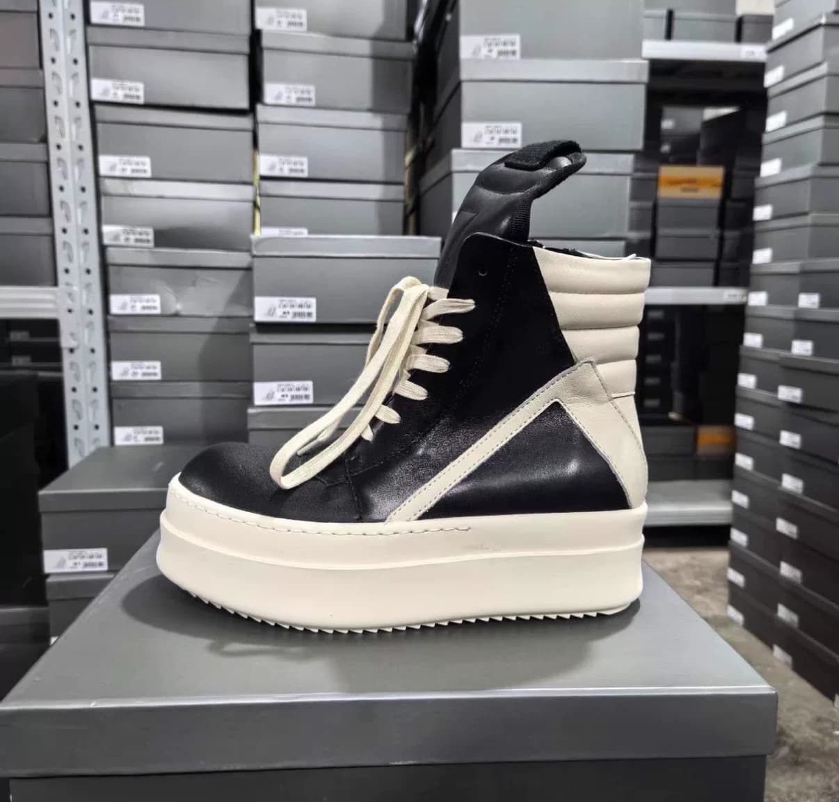 Высокие ботинки Rick Owens с перевернутым треугольником на толстой подошве, купленные за 700 йен на Taobao за 25 лет
