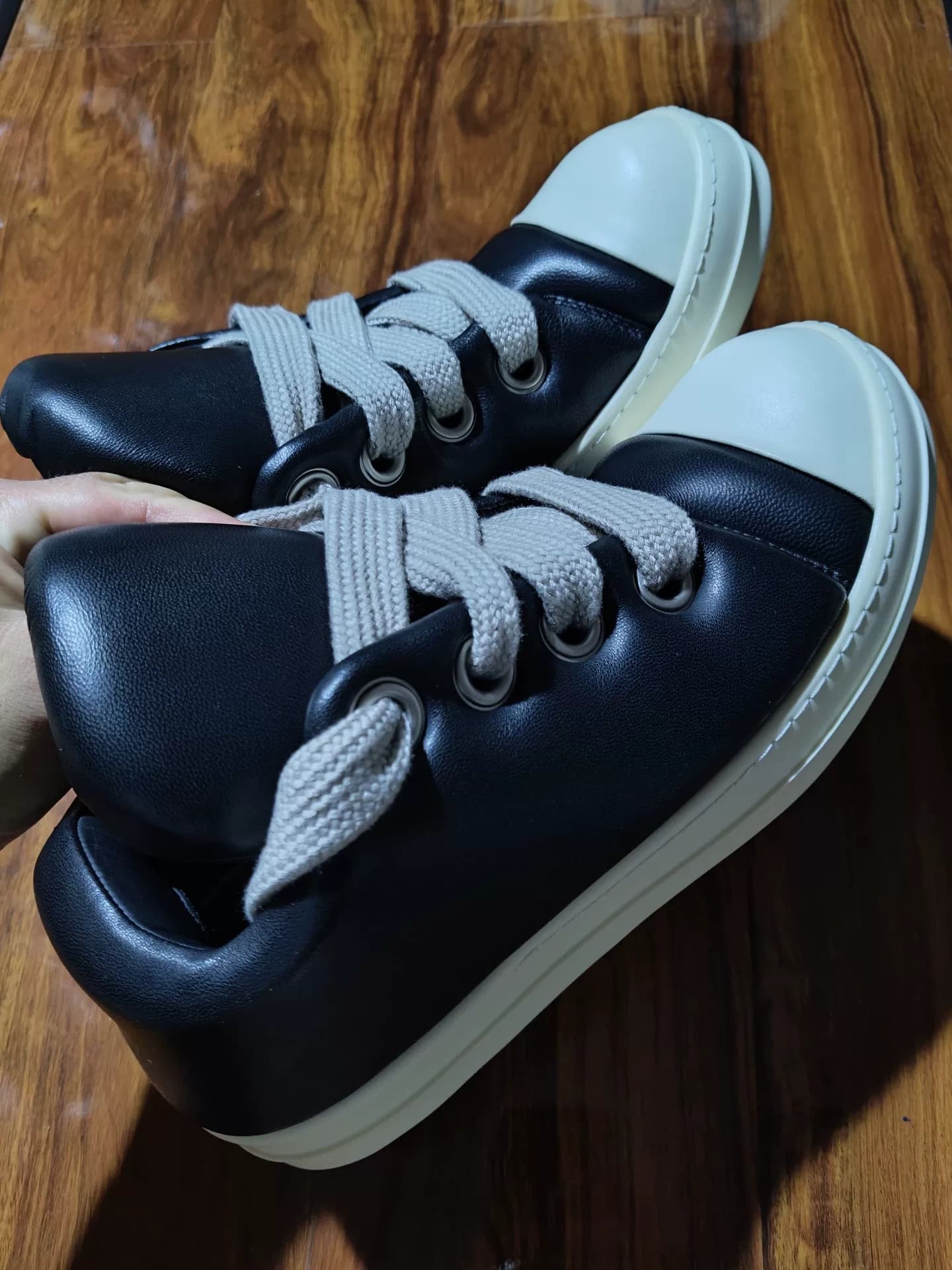 Кроссовки RICKOWENS RO main line из толстой телячьей кожи с низкими шнурками.