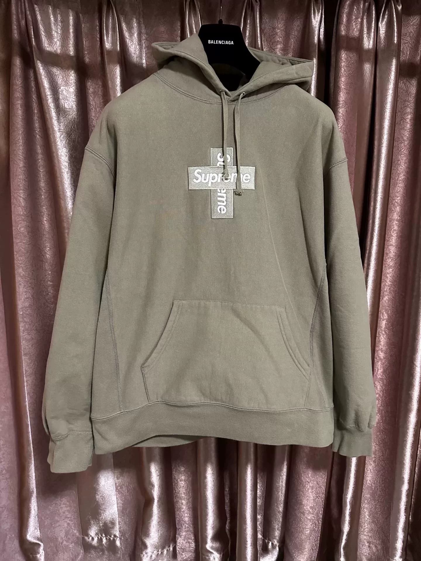 Крест-накрест с логотипом Supreme FW20 Cross Box