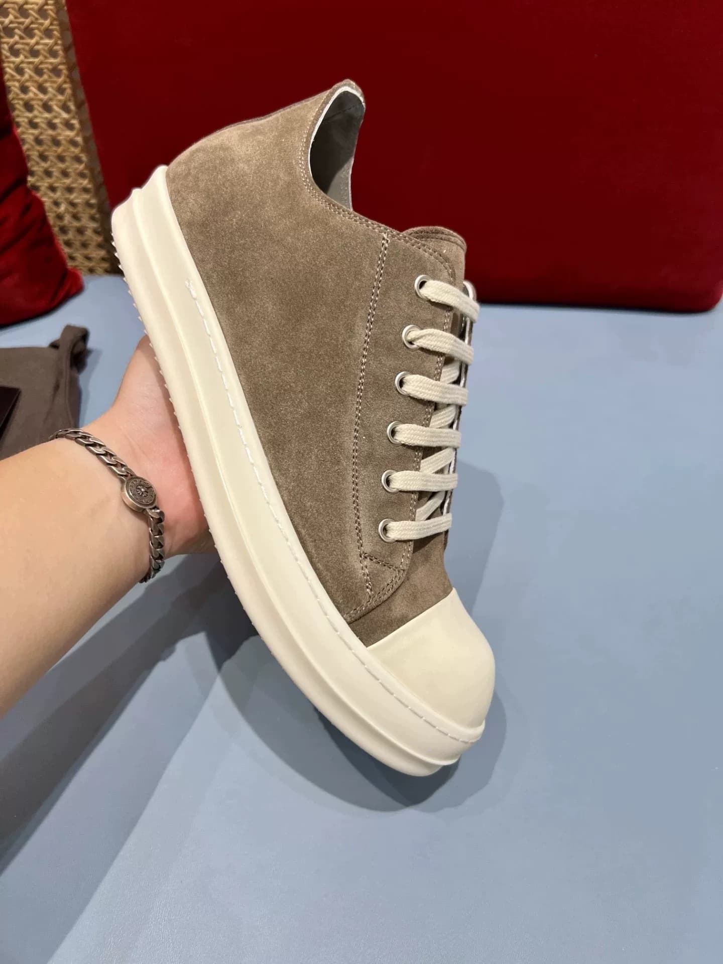 Серия Rick Owens DRKSHDW из воловьей кожи с глубоким вырезом