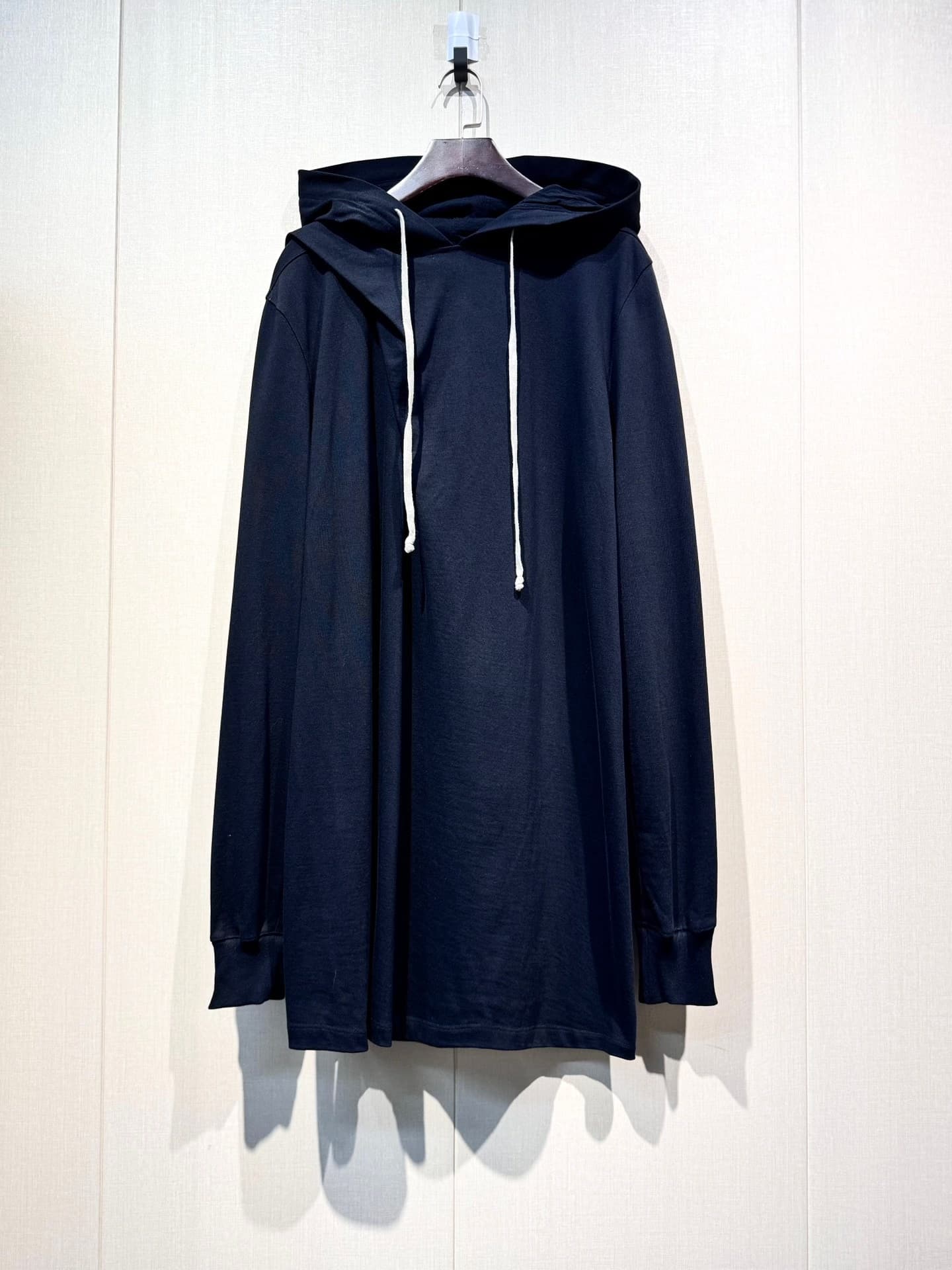 Длинный свитер с капюшоном на завязках от Rick Owens Ro main line