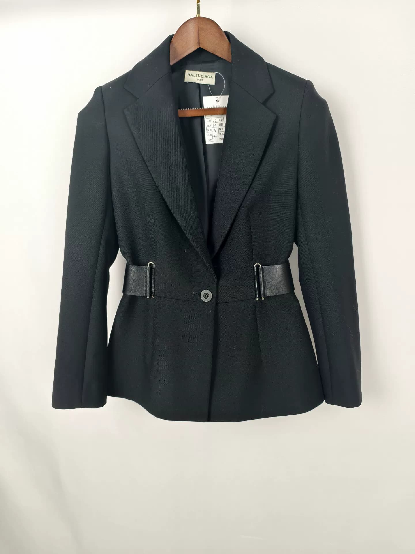 Balenciaga Черный пиджак от костюма Balenciaga, сделано в Италии, размер 36