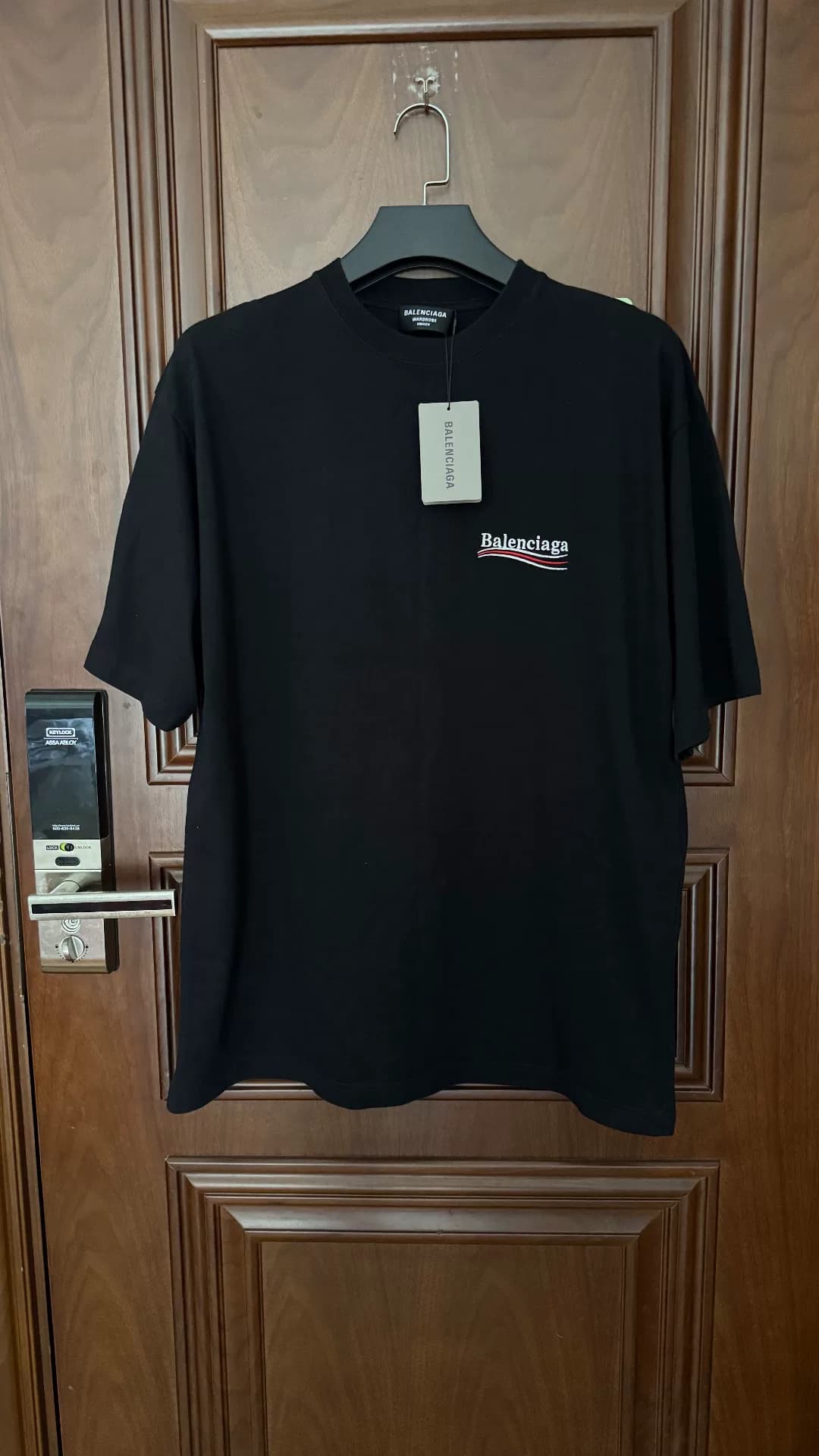 Модель с короткими рукавами и вышитым логотипом Balenciaga wave Cola, размер m99, новая, с биркой