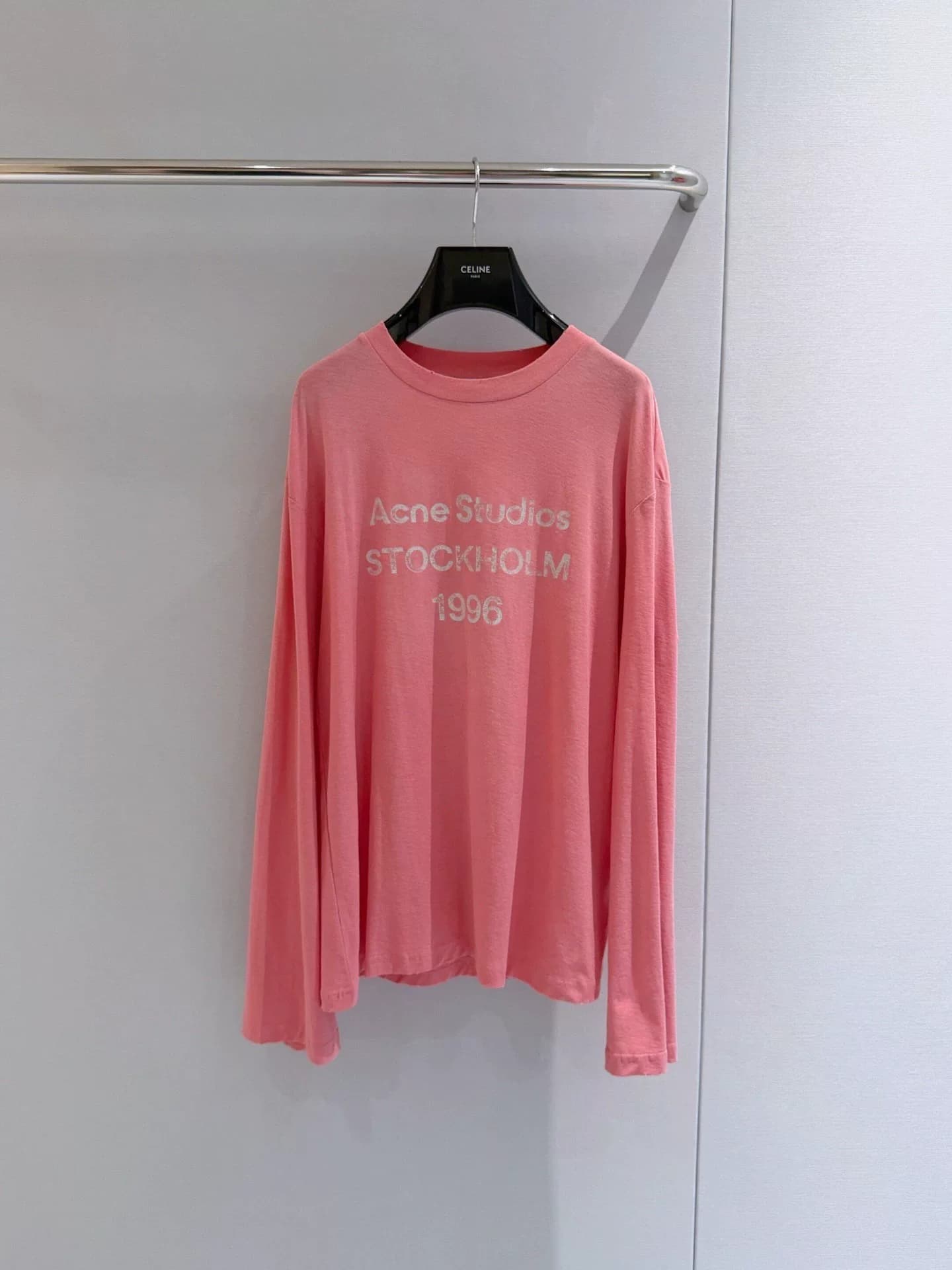 Футболка Acne all-star 1996 slub из хлопка в ретро-стиле, которую стирали и носили, чтобы сделать старую версию печатной буквы длиннее