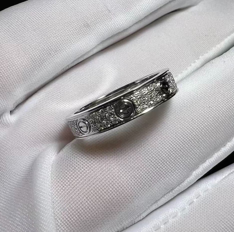 Кольцо с бриллиантом "Гипсофила" из белого золота 18 карат от Cartier Love Gypsophila.