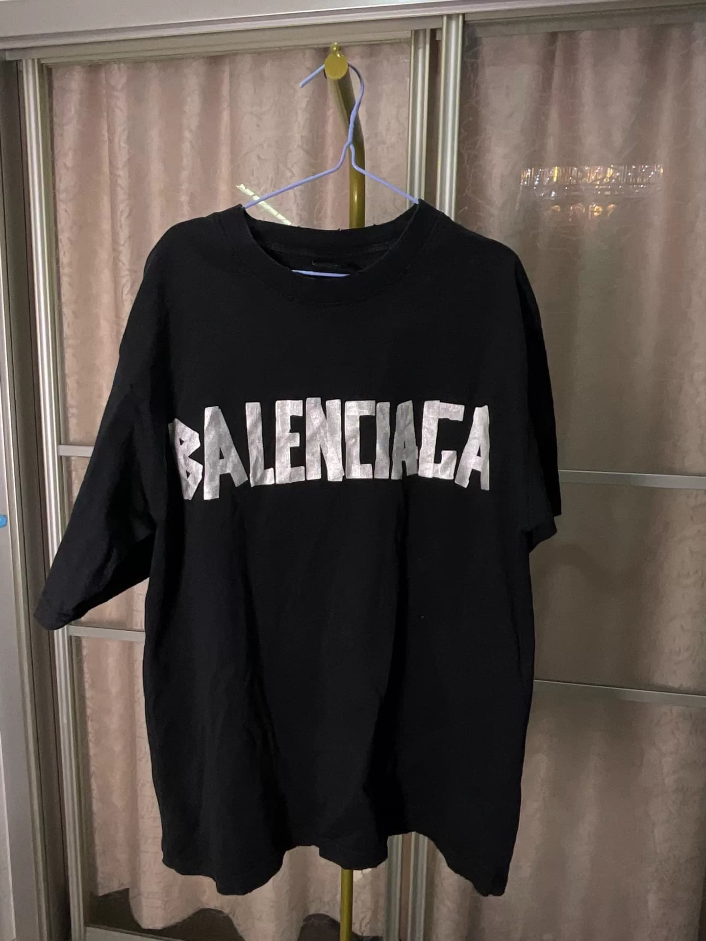 Balenciaga Черная футболка Balenciaga с короткими рукавами, одинакового фасона для мужчин и женщин, свободного кроя с открытыми плечами