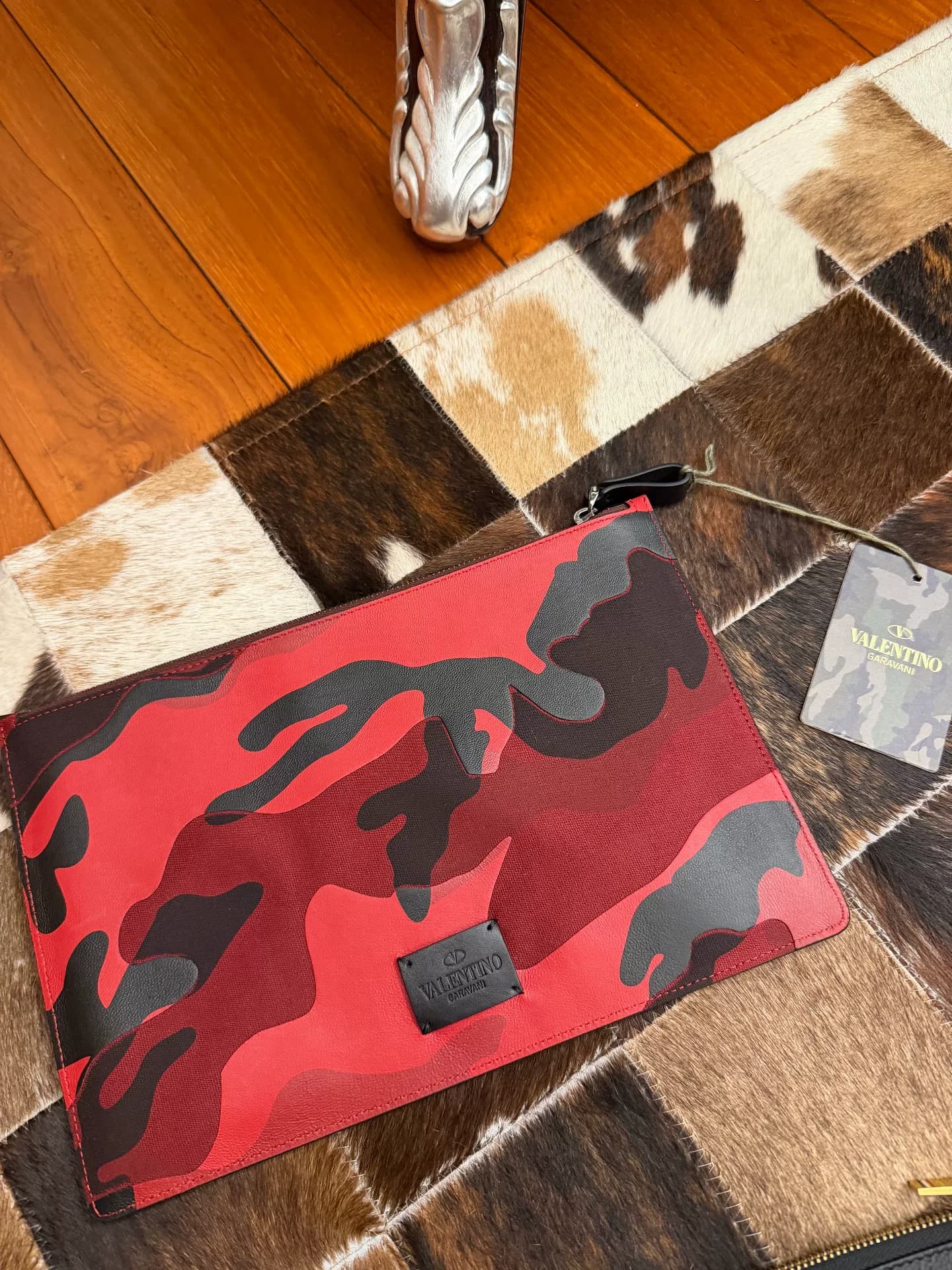 Сумочка Valentino совершенно новая, с неразрезанной биркой