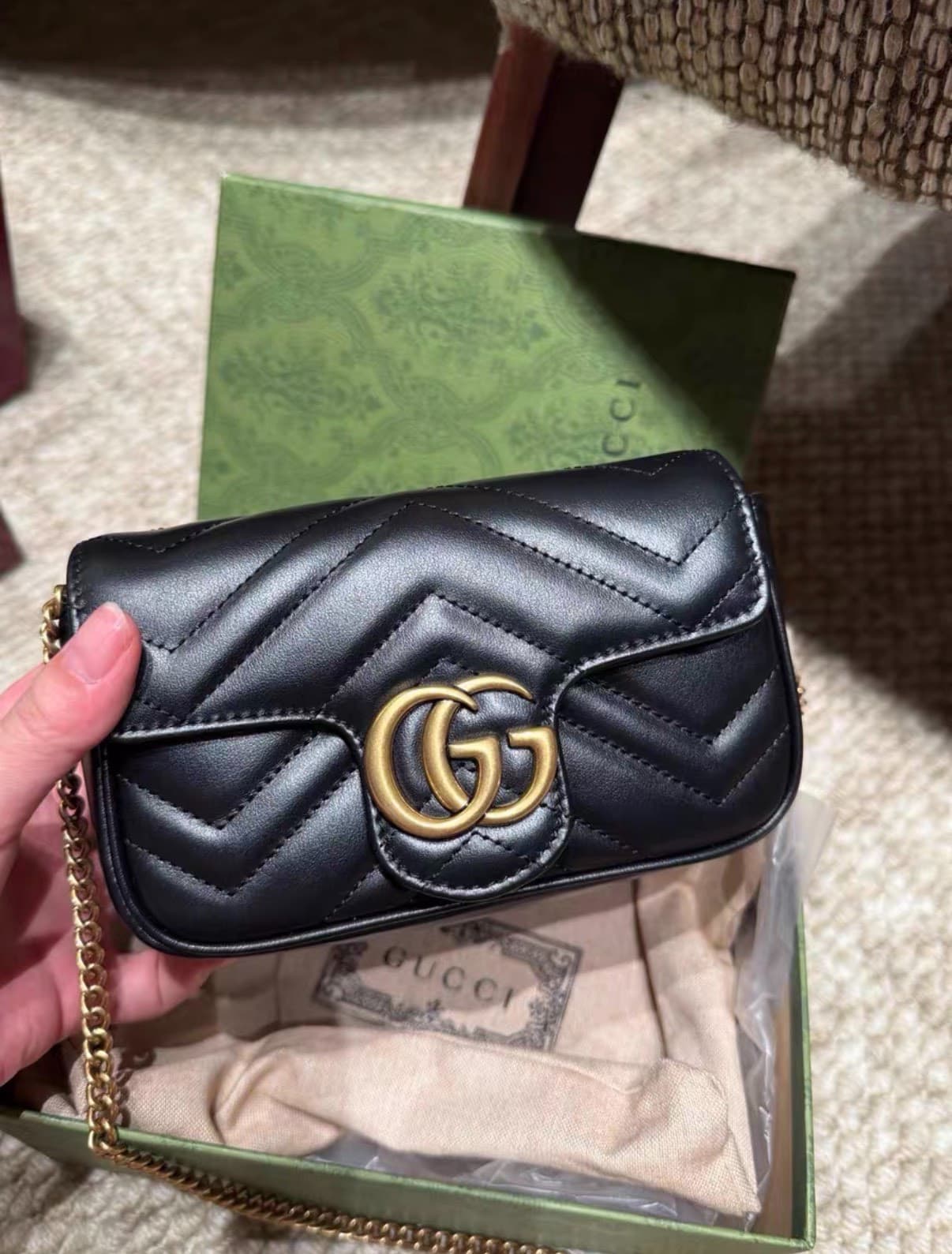 20-летняя мини-сумка на цепочке Gucci GG Marmont из черного золота в старом стиле