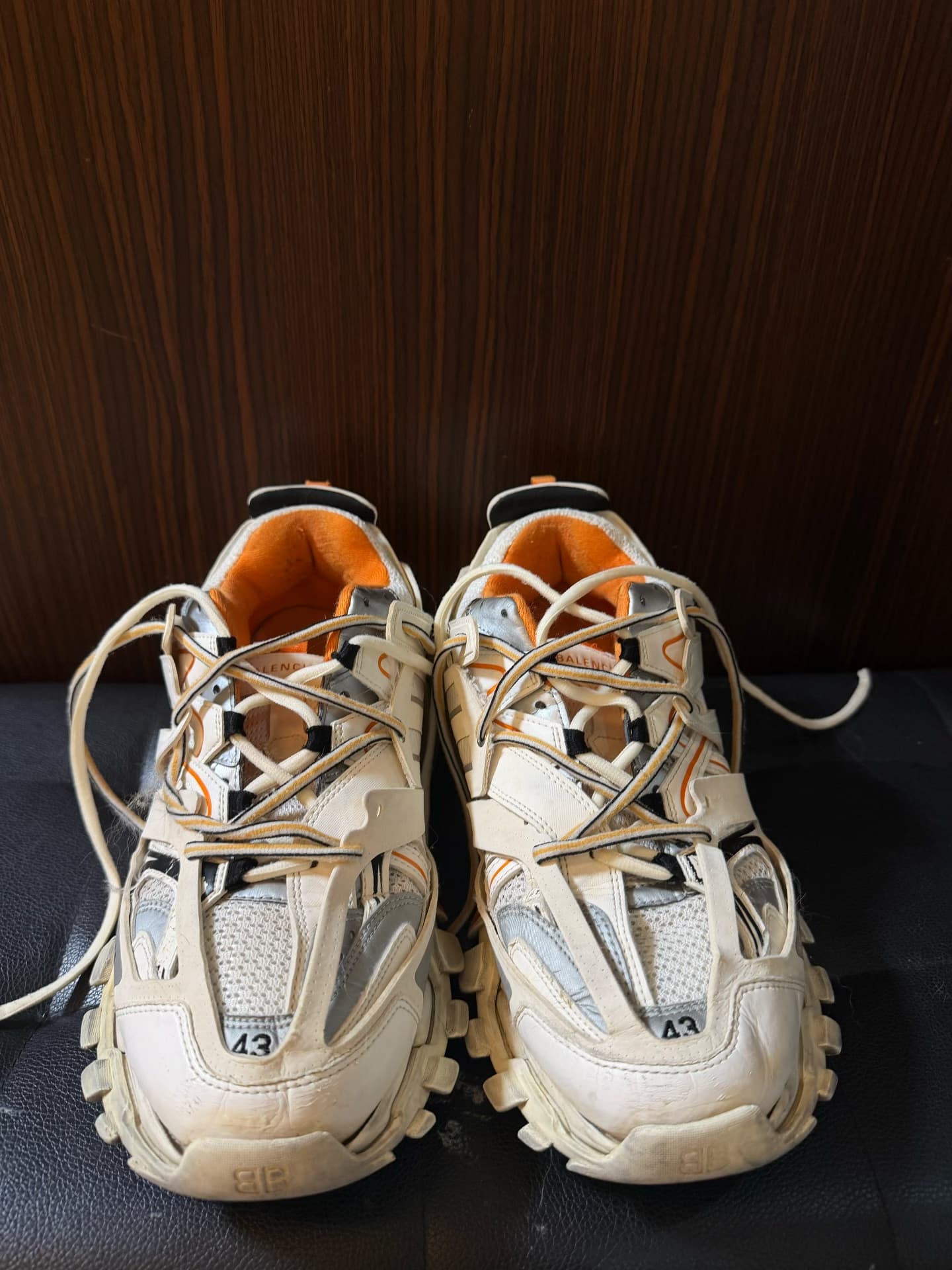 Спортивные бело-оранжевые туфли daddy от Balenciaga