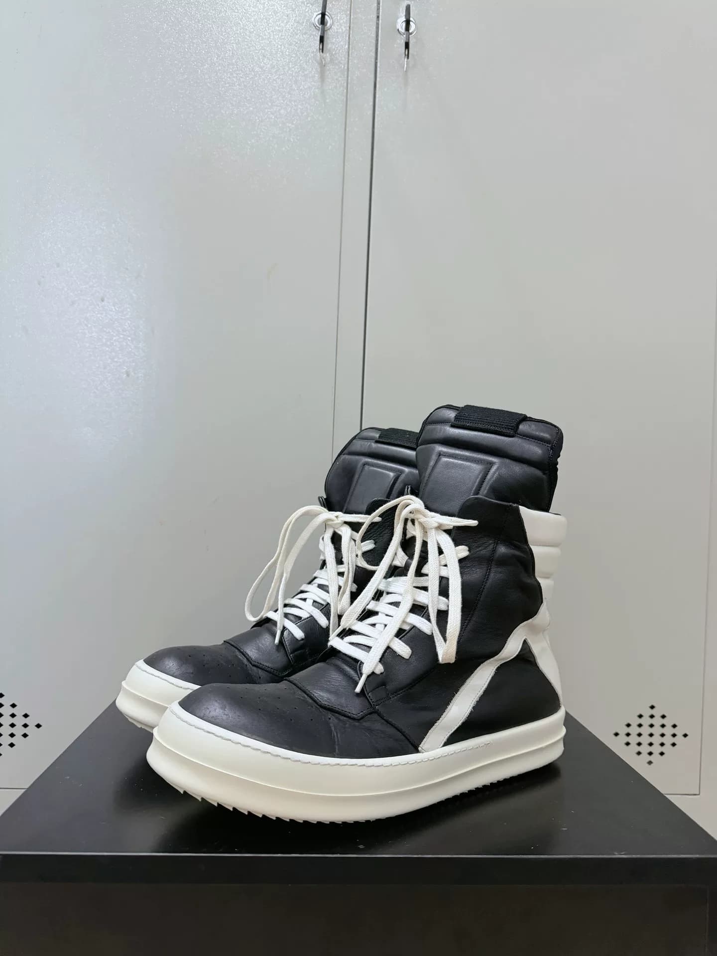 Основная линия Rick Owens черно-белый перевернутый треугольник из воловьей кожи размер 43 золотой размер 43-4