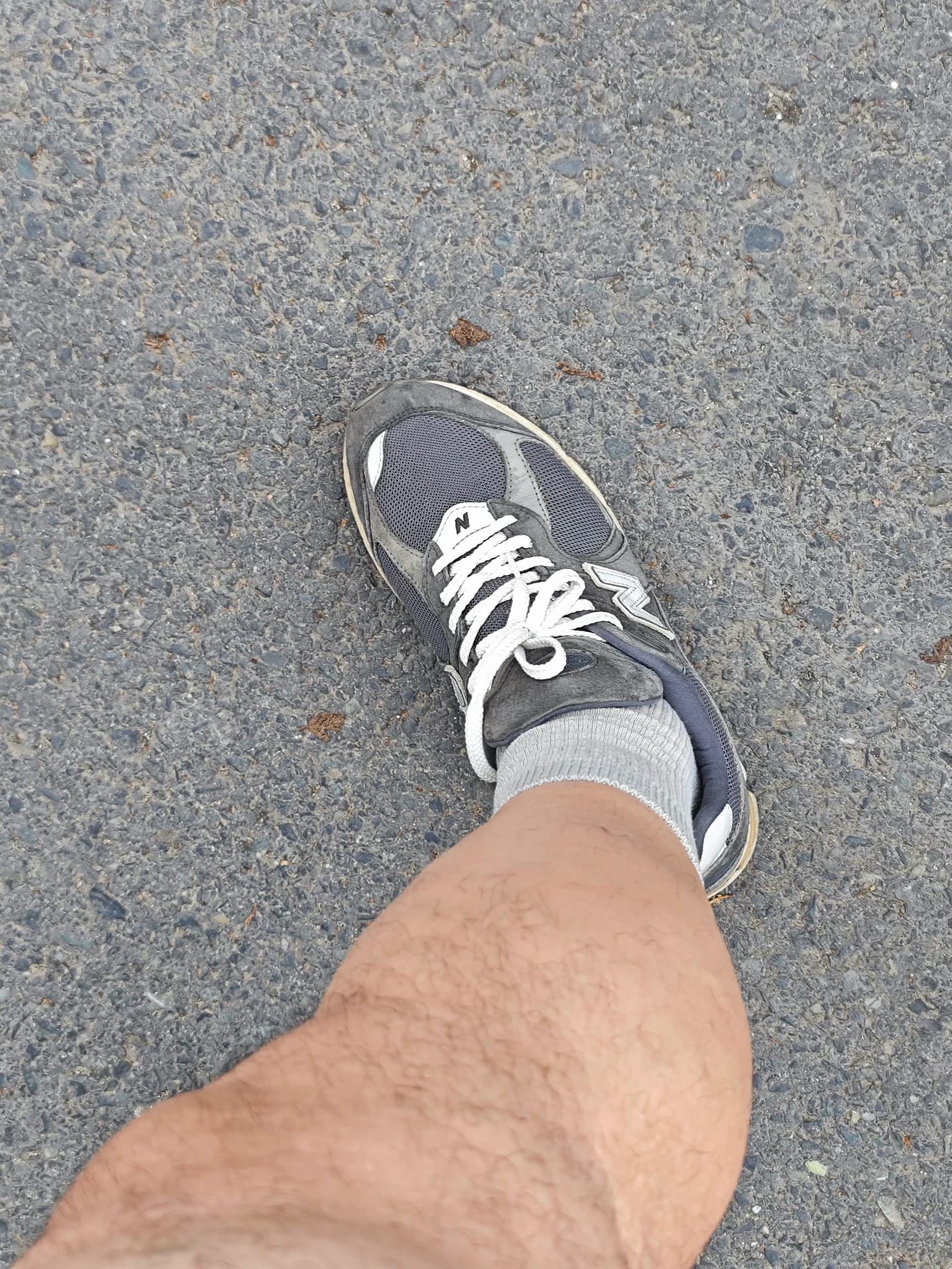 Кроссовки newBalance 2002R серого карбонового цвета NewBalanc