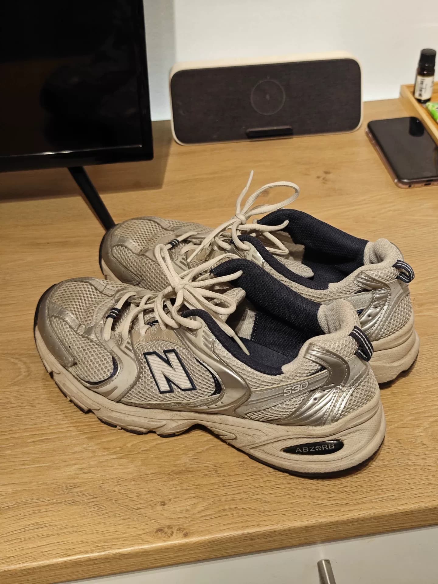 Кроссовки New Balance 530 серебристо-белого цвета, размер 44, сетчатая обувь