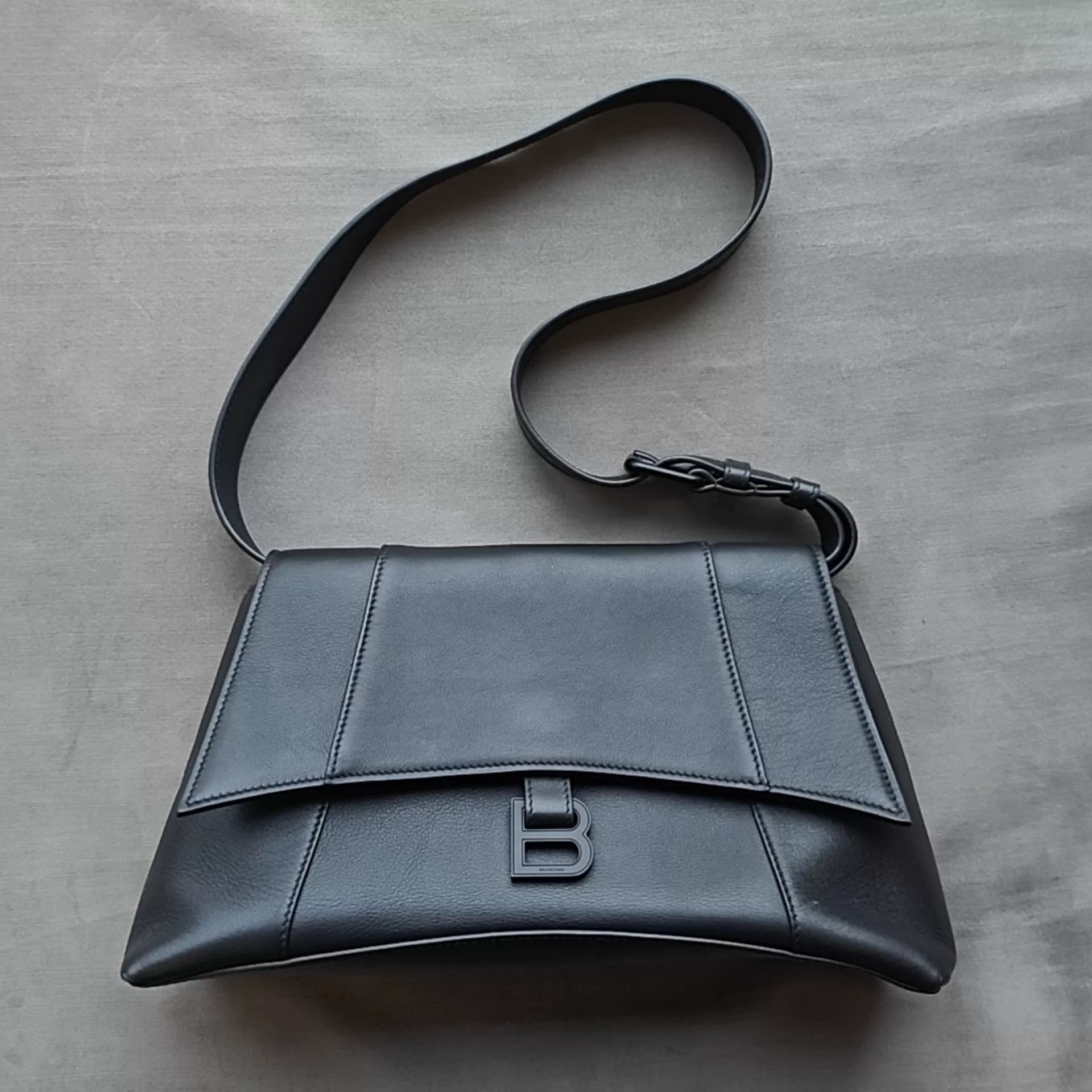Для личного пользования сумка-песочные часы Balenciaga Balenciaga Downtown