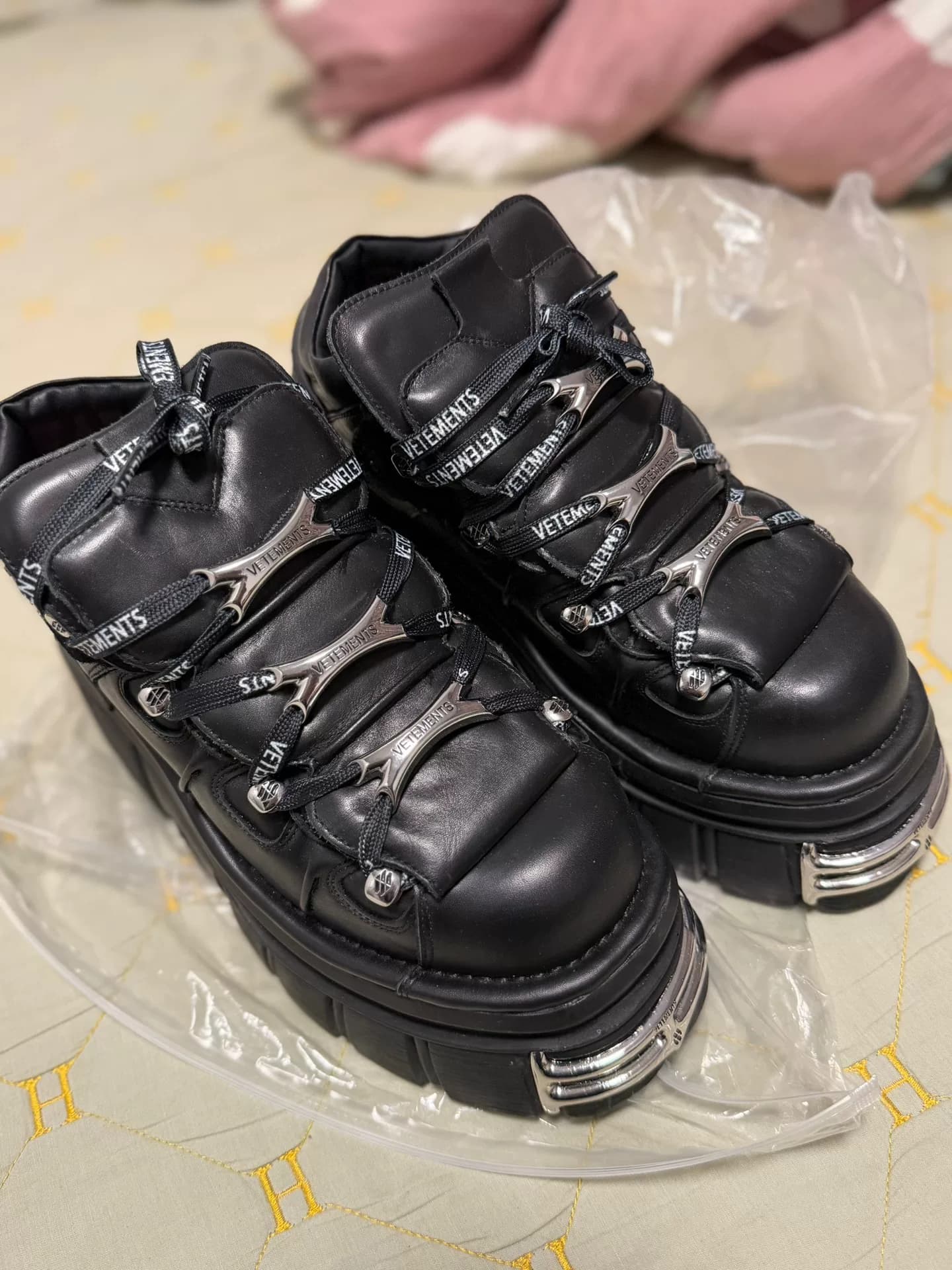 Высокие ботинки Vetements x New Rock joint на толстой подошве черного цвета