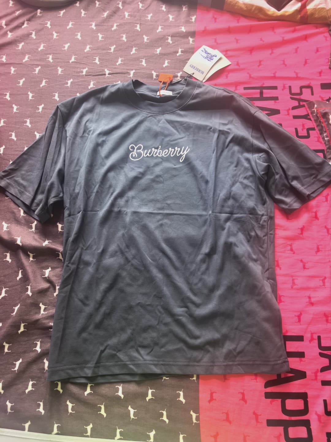 Burberry Burberry с короткими рукавами, размер s, абсолютно новые, с биркой, одинакового фасона для мужчин и женщин, подходят по фигуре