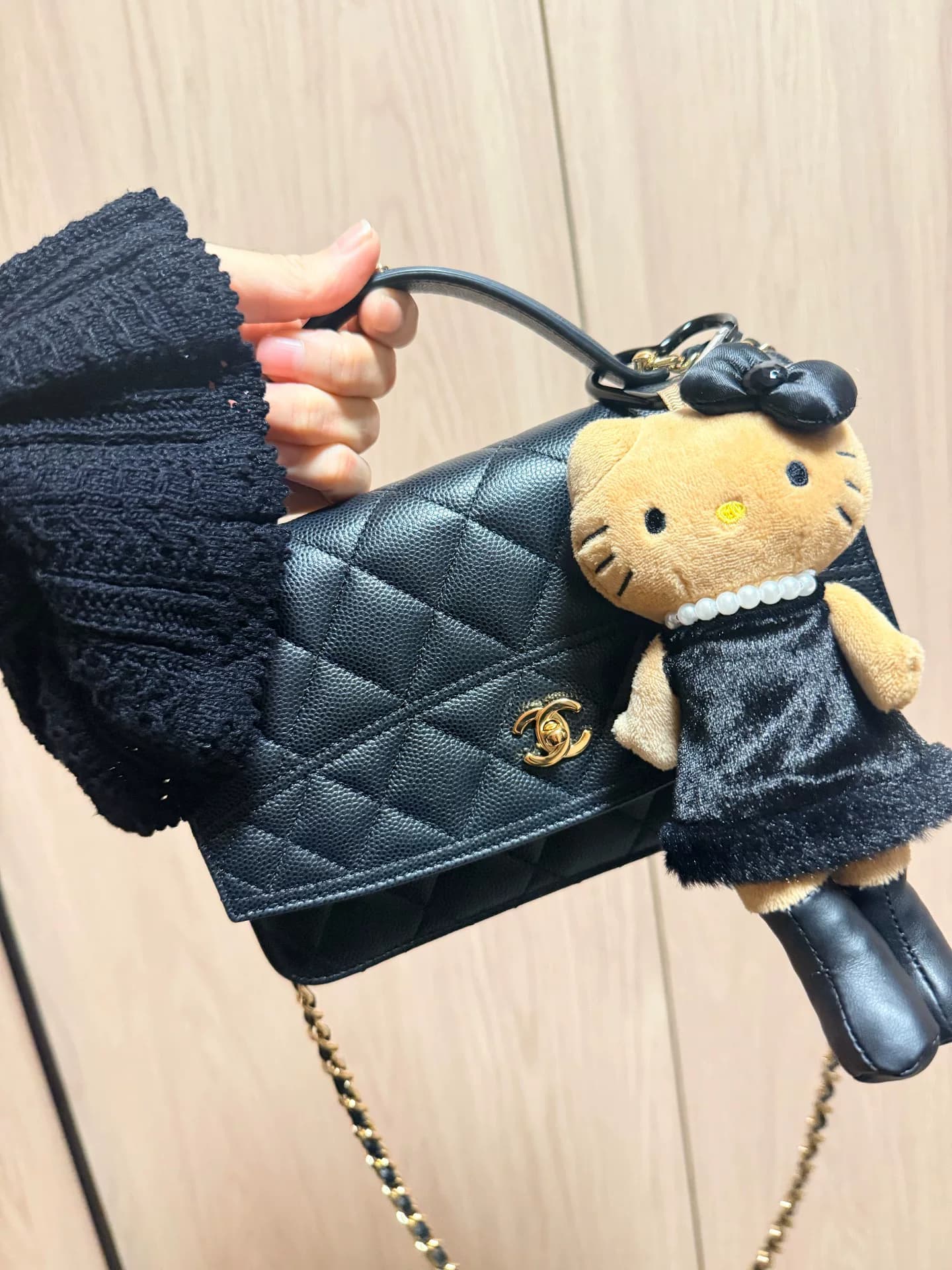 Однослойная воловья кожа с рисунком икры и личи от Chanel 26c woc