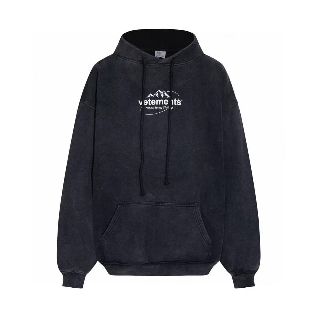 Совершенно новый черный свитер с капюшоном от Vetements, все бирки на месте, не ношеный.Свободный о