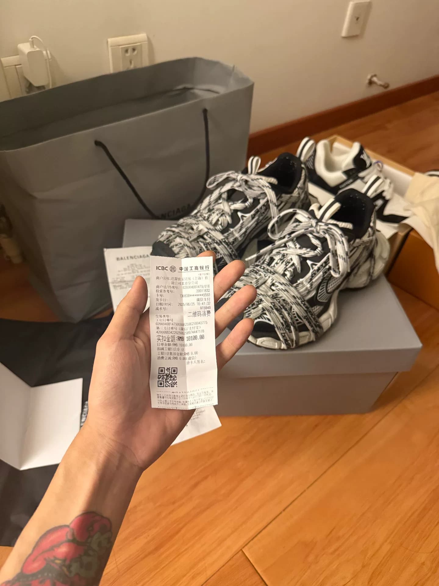 Совершенно новый ремешок Balenciaga Balenciaga 3XL с логотипом и полной печатью круглый