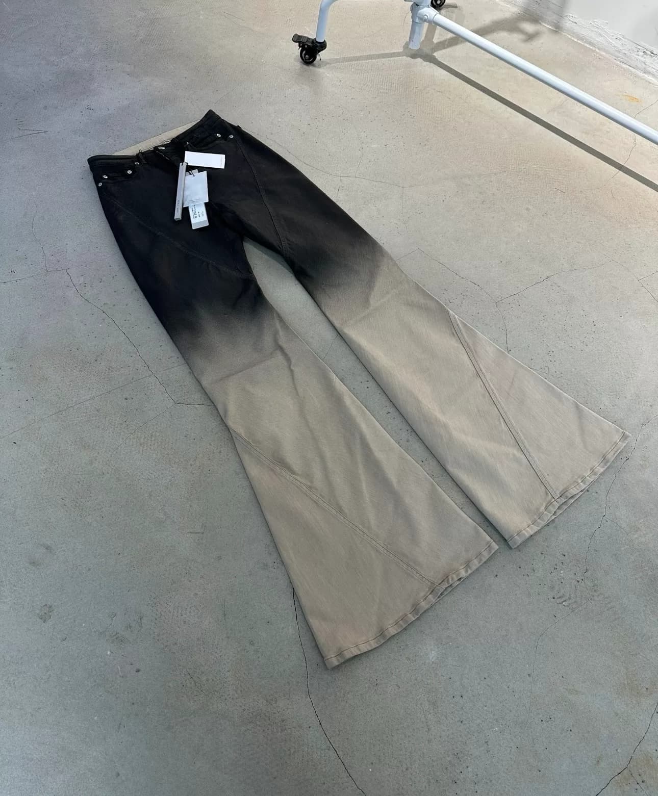 Расклешенные брюки со спиральным градиентом Rick Owens 23FW