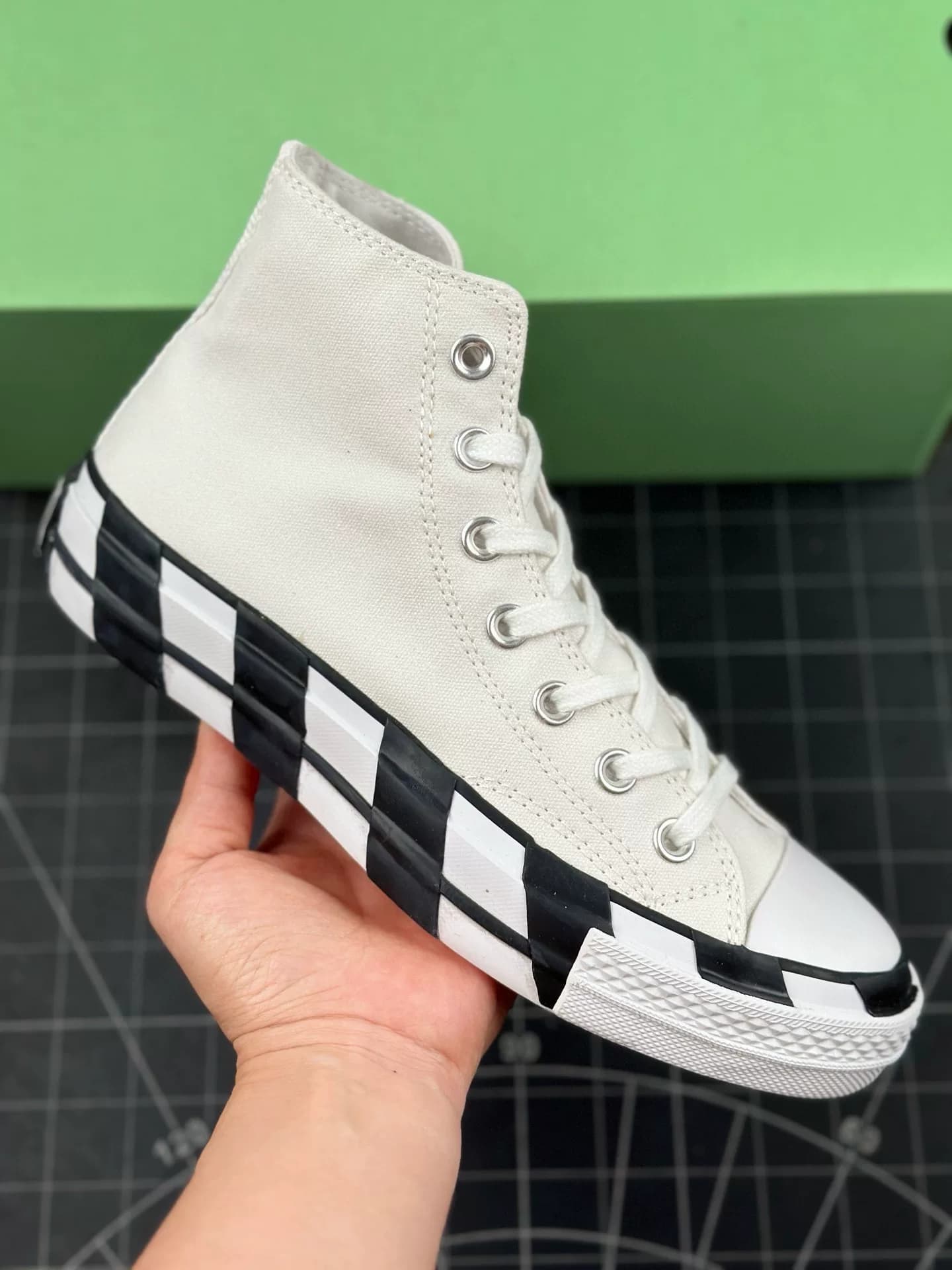 Темно-белый патрон x Converse 197