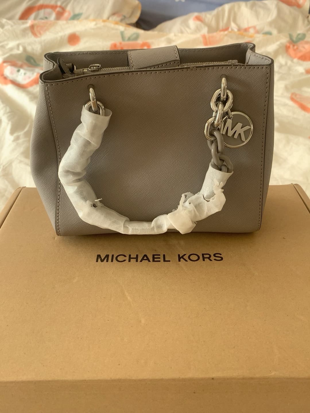 Совершенно новый женский рюкзак Michael Kors, я кому-то помогла что-то сделать, а кто-то другой отдал его,