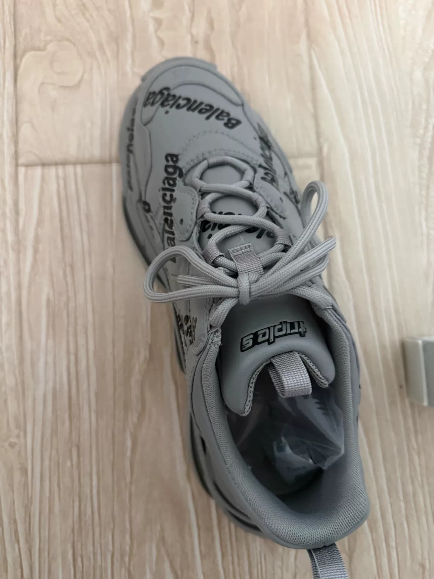 Почти новые оригинальные мужские туфли Balenciaga, размер 44, triple s barrage log