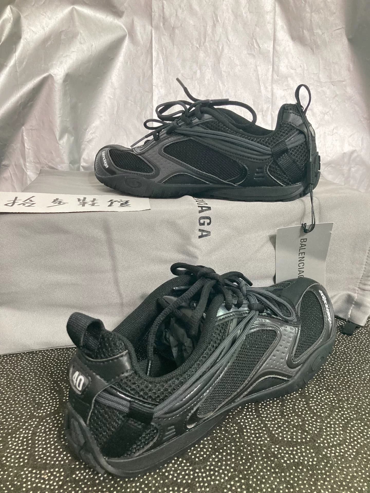 Шнуровка с круглой головкой Balenciaga Balenciaga Radar