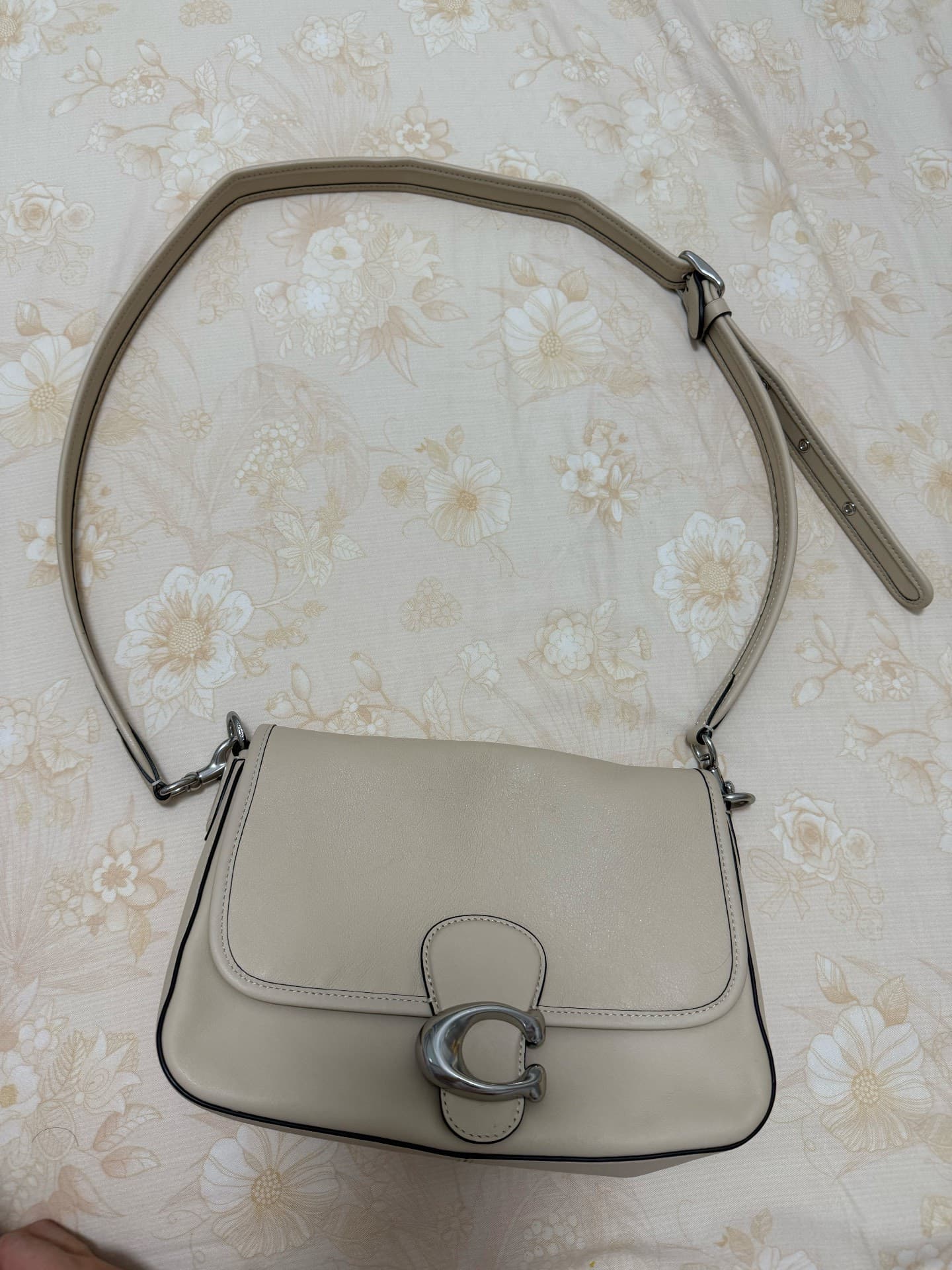 Женская сумка Coach из мягкой телячьей кожи серии T
