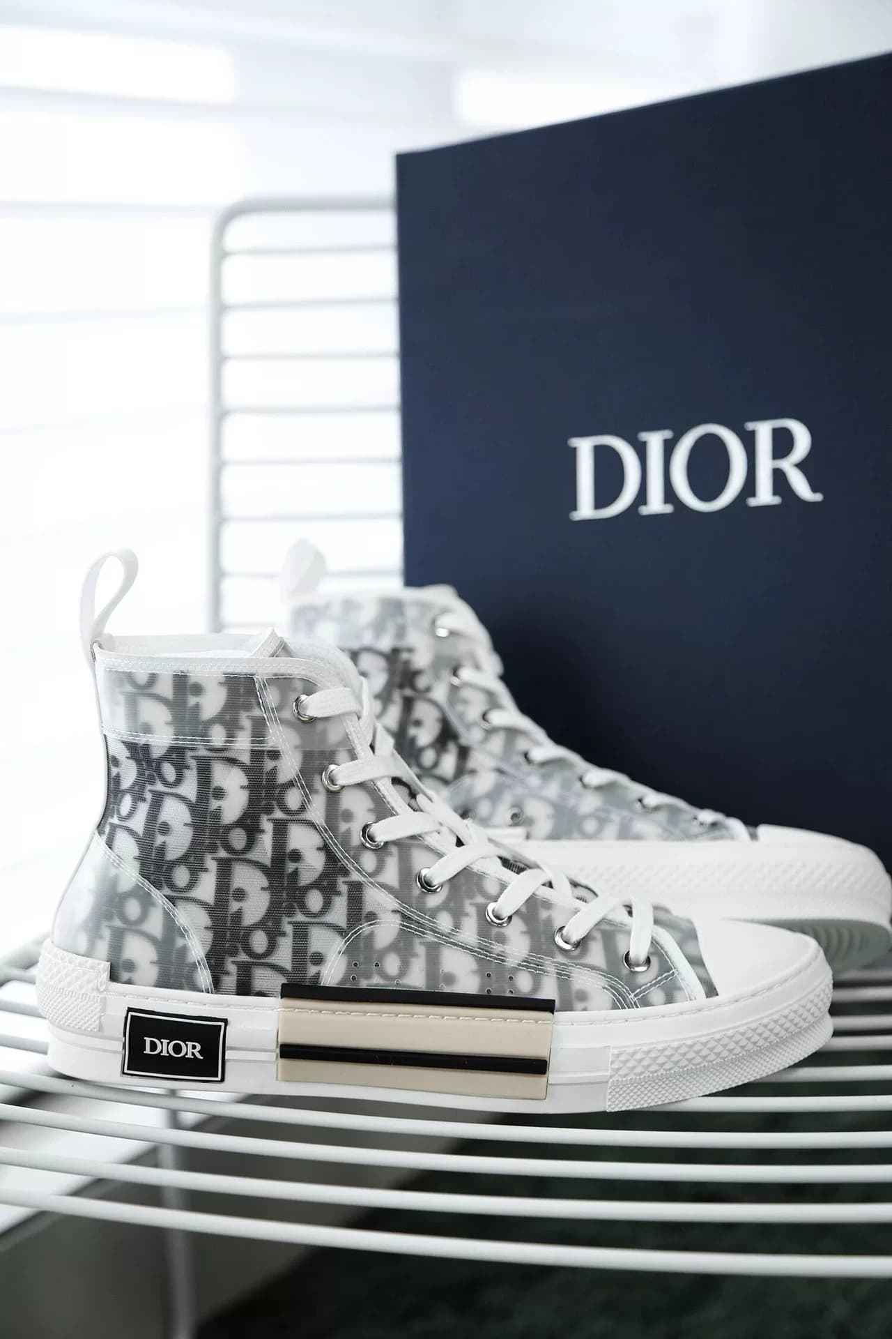 DIOR Dior B23 обязывает к комфорту и непринужденной одежде.-