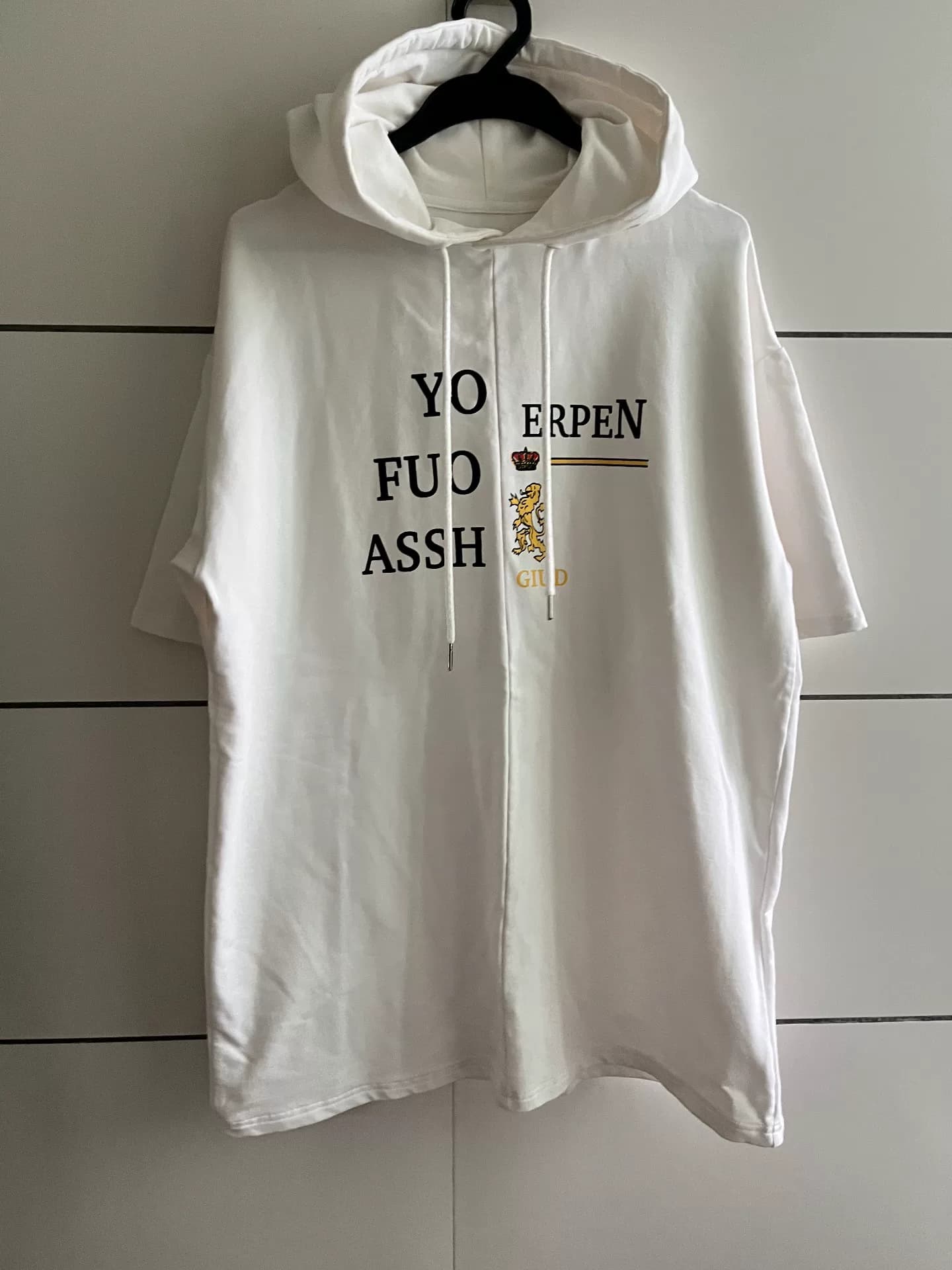 Белая юбка-футболка с капюшоном и короткими рукавами VETEMENTS
