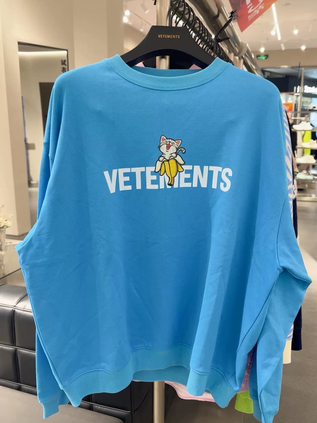 Небесно-голубой свитер VETEMENTS совершенно новый, подлинный, с биркой