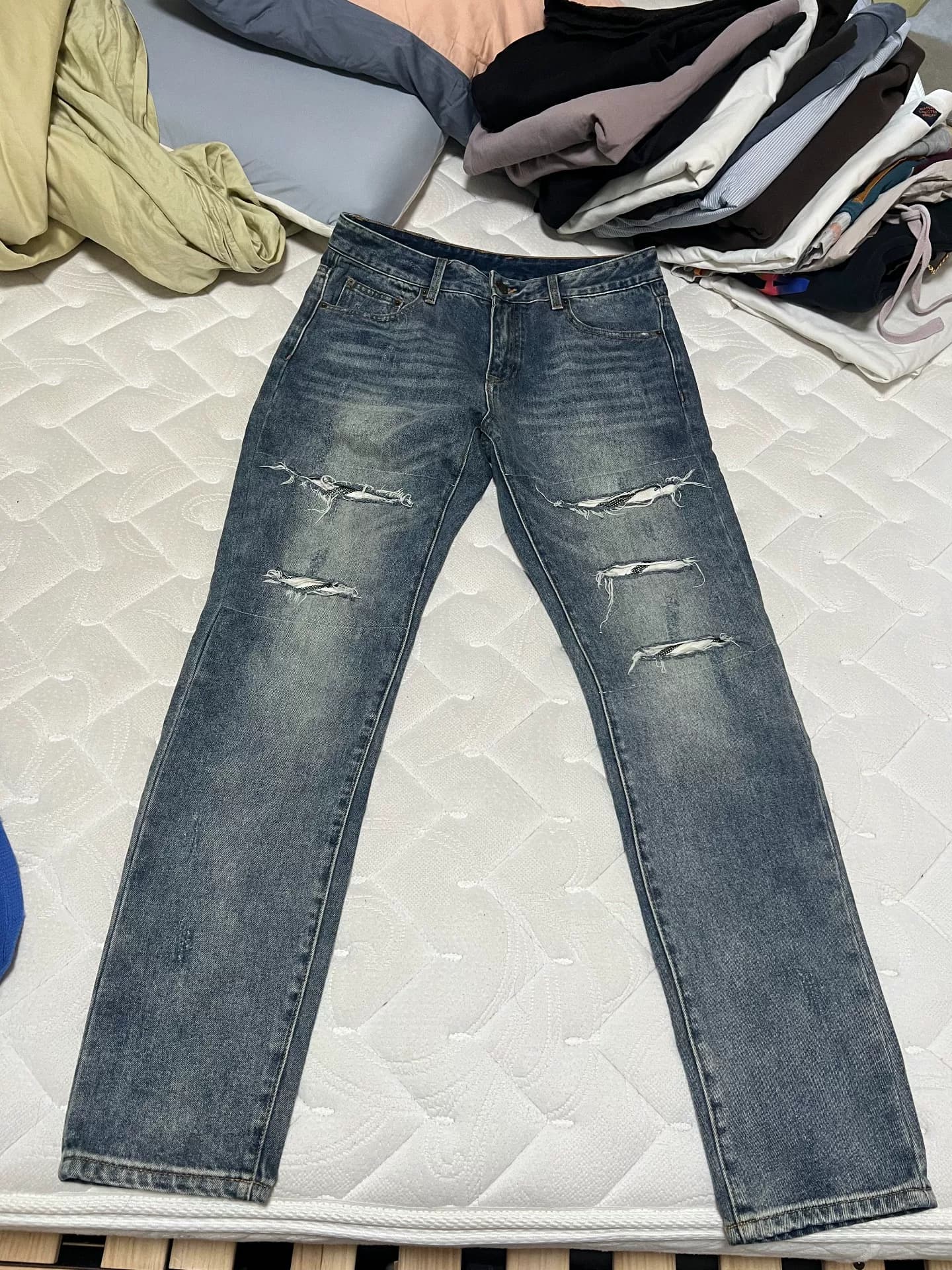 Рваные джинсы VETEMENTS, размер 32