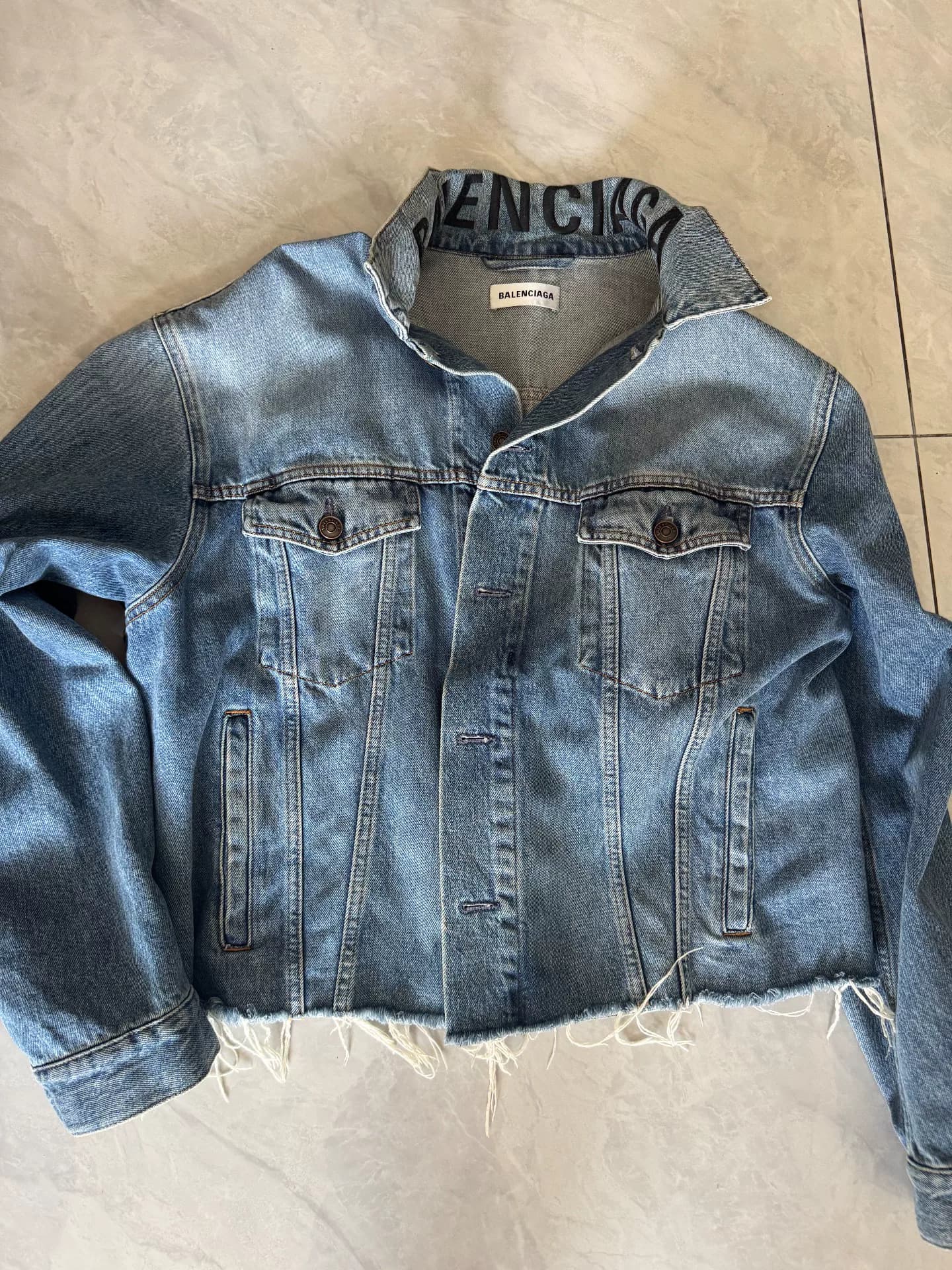 Джинсовая куртка Balenciaga, одинакового фасона для мужчин и женщин, размер 34, на размер больше, натуральная кожа 100%