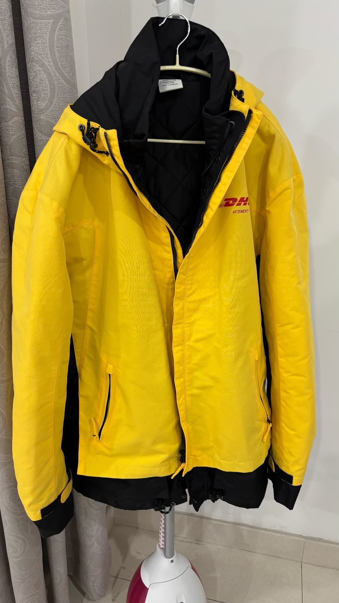 Теплая куртка от VETEMENTS и DHL, плотная, ветроустойчивая и прочная,