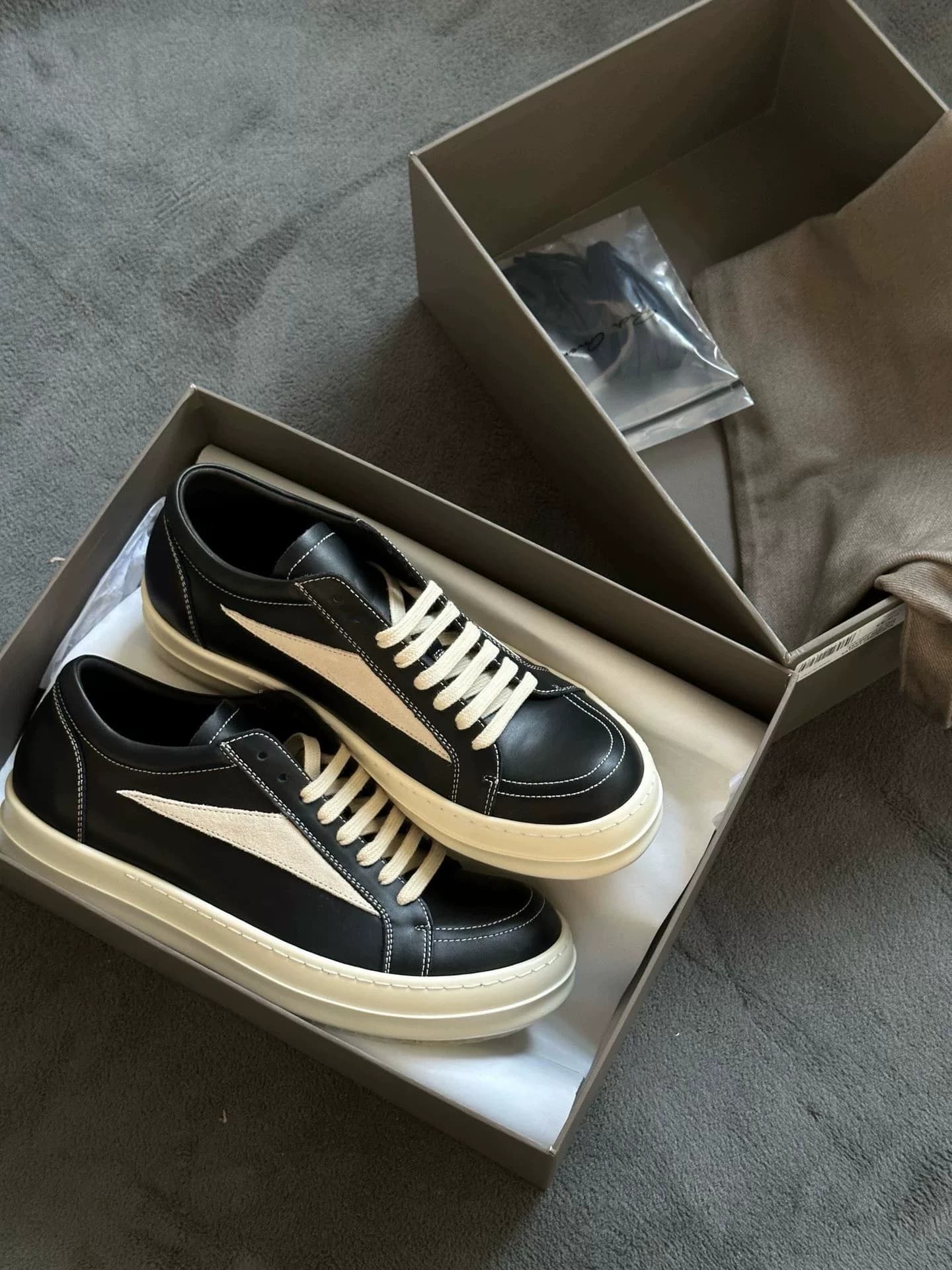 Подлинная обувь из натуральной кожи Rick Owens main line, нарушающая авторские права