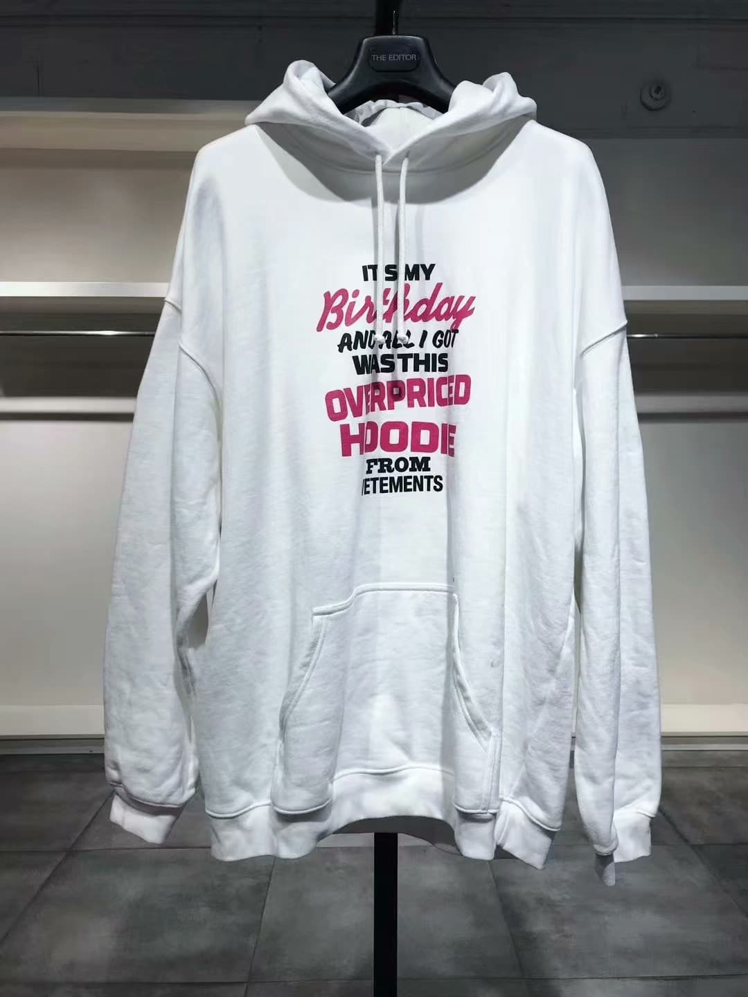 Свитер VETEMENTS, размер L, свободная версия, обхват груди 66, длина 76