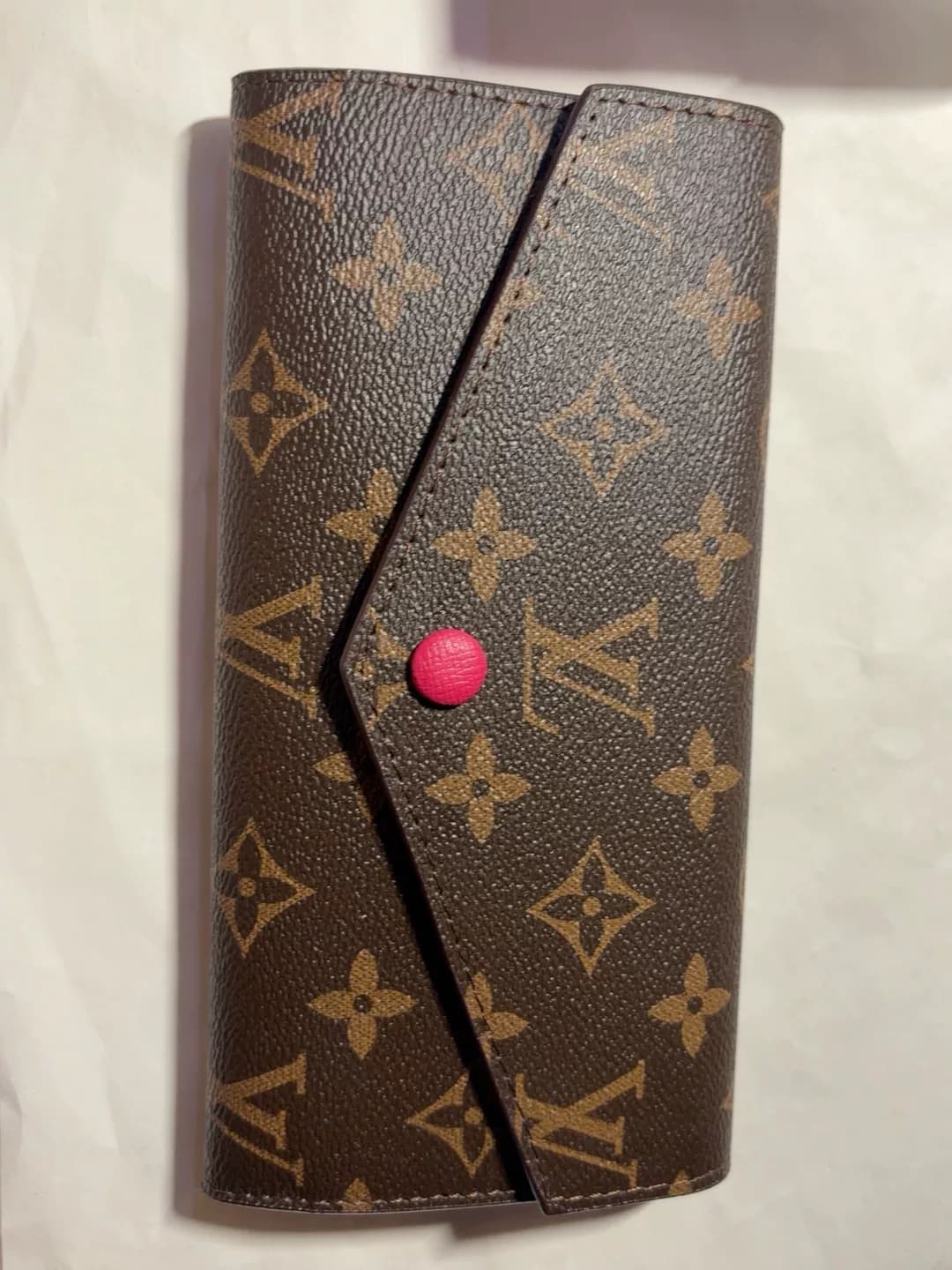 Кошелек LV Lao Hua Doudou, классический стиль, внутри красный, хорошо сохранился, гладкая застежка-молния, внутри