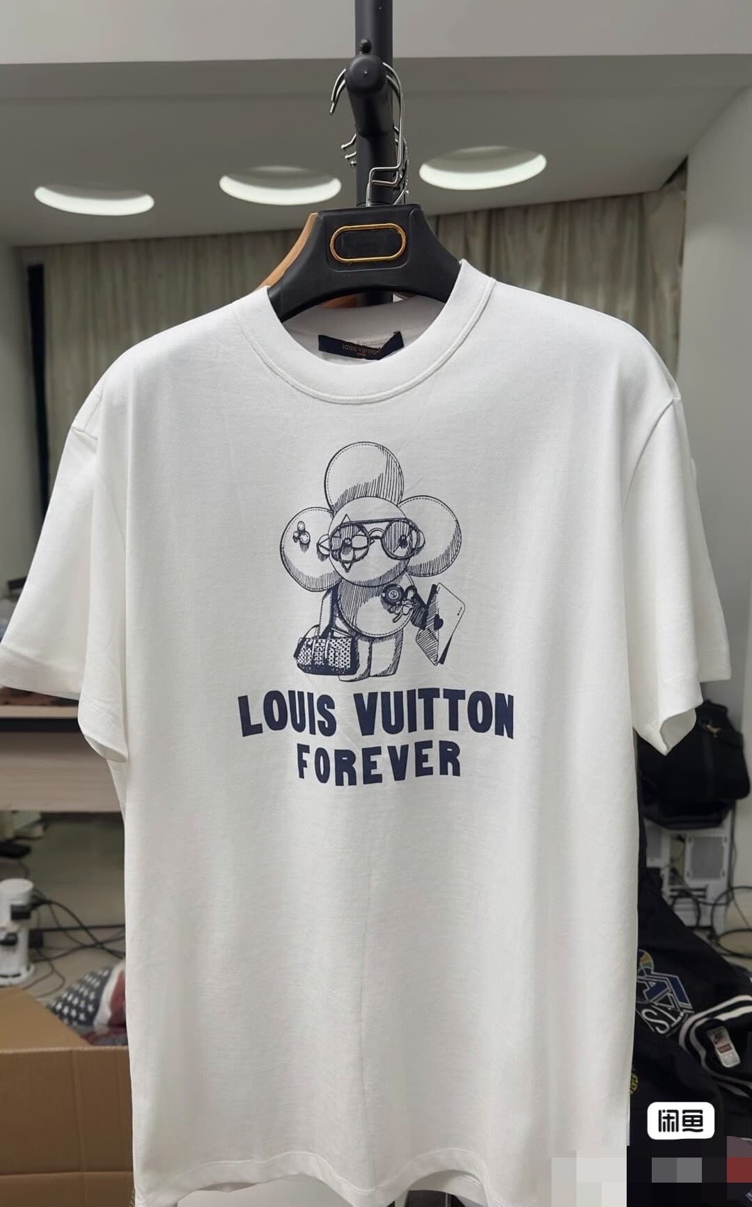 Отличное средство для устранения протечек!Коллекционная футболка LV Louis Vuitton sunflower, совершенно новая, с биркой, в том же стиле, что и на при…