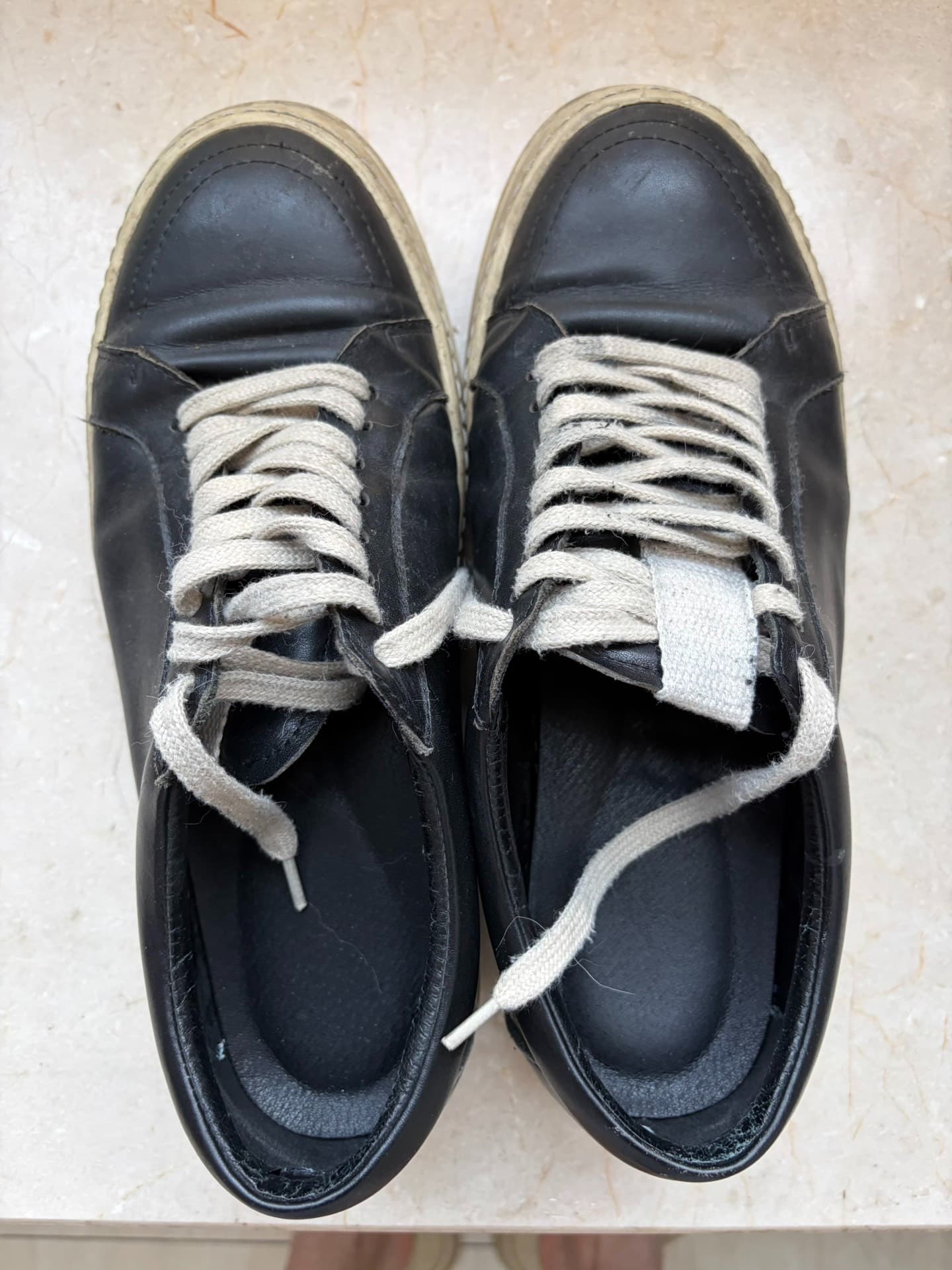 Кроссовки Rick Owens main line из черной воловьей кожи с низким берцем, темно-белые шнурки, толстая подошва, итальянские