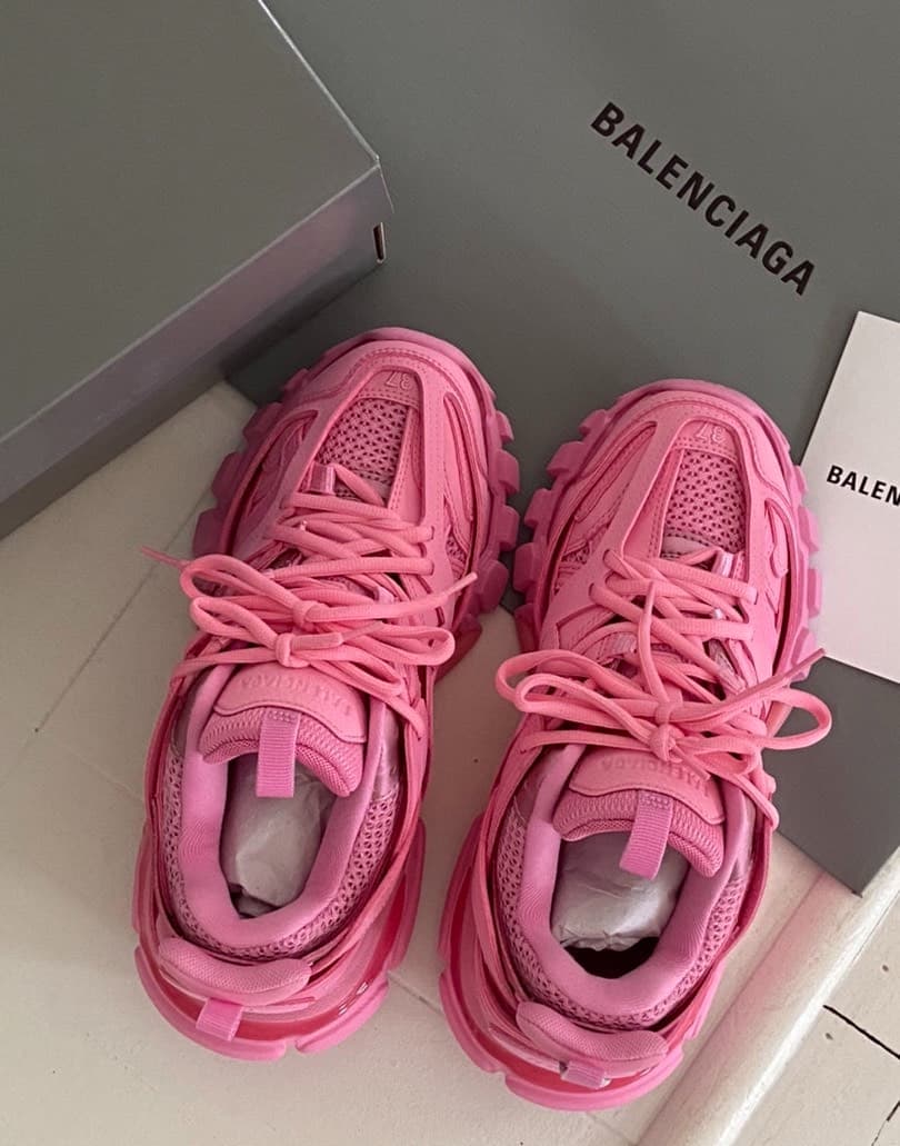 Пудровая дорожка для Барби от Balenciaga