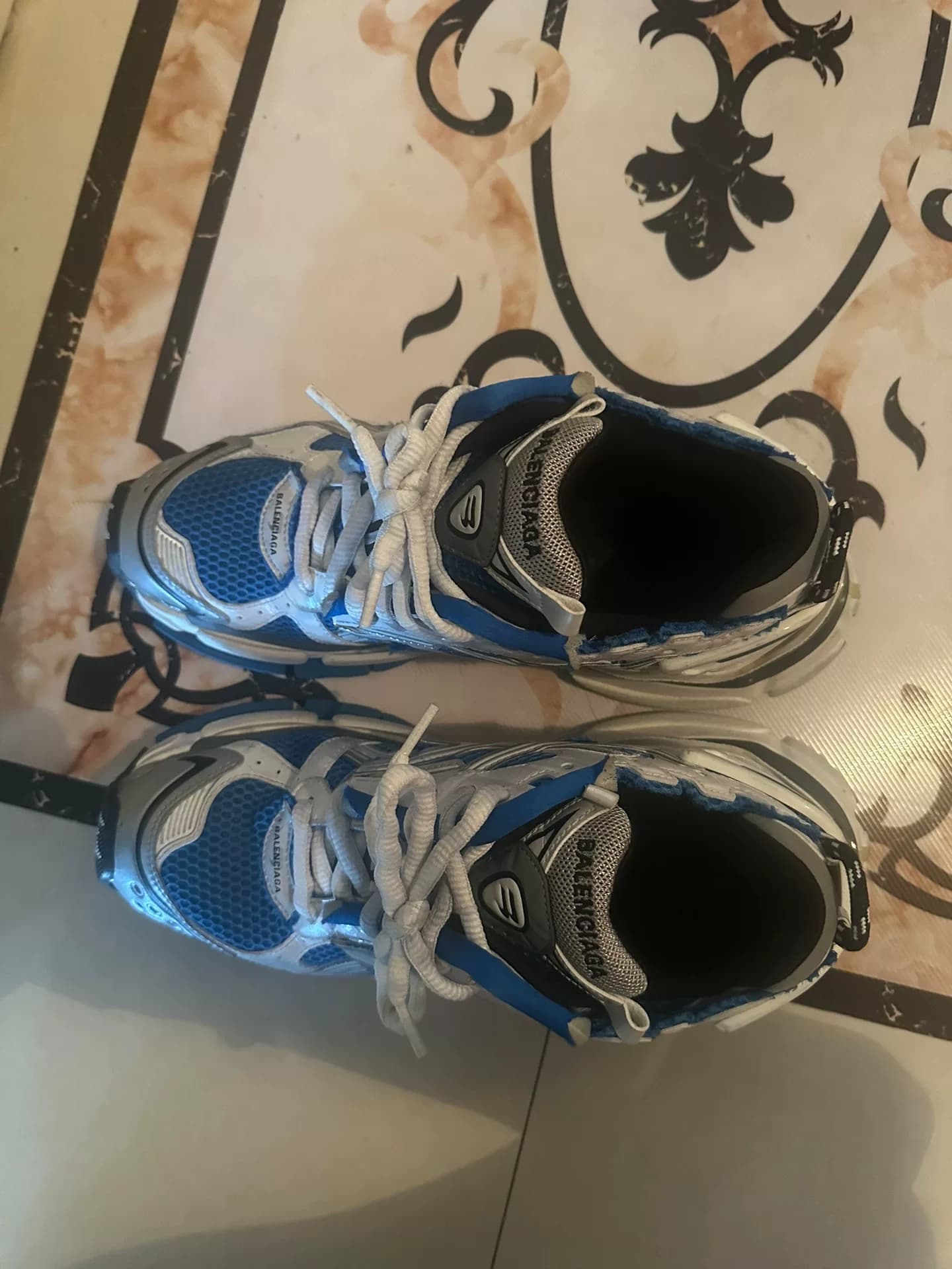 balenciaga runner 41 бело-синяя одежда с однозначными цифрами на 95% новая