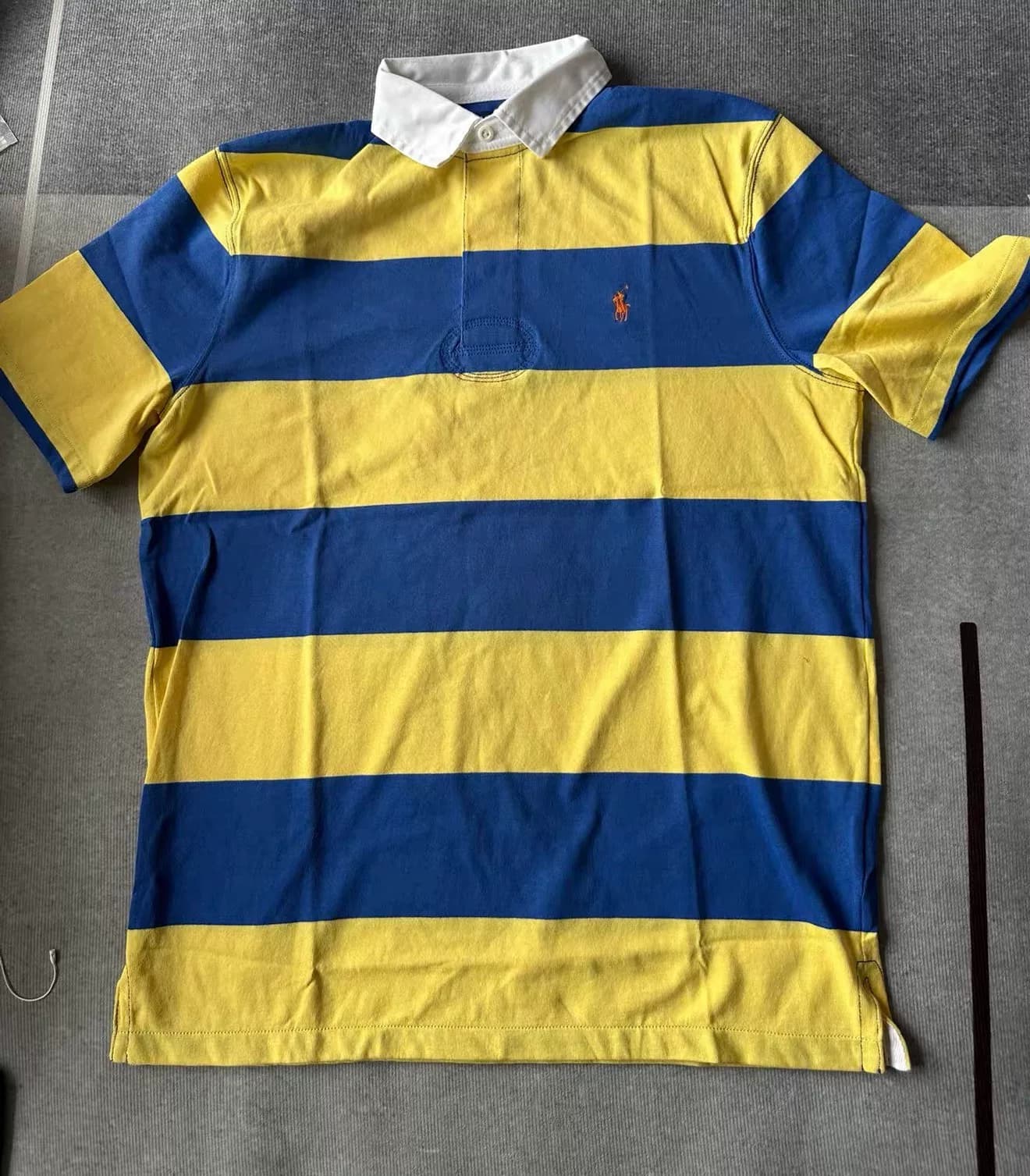 Футболка-поло с коротким рукавом Ralph Lauren, та же модель, что у Канье, только примерялась