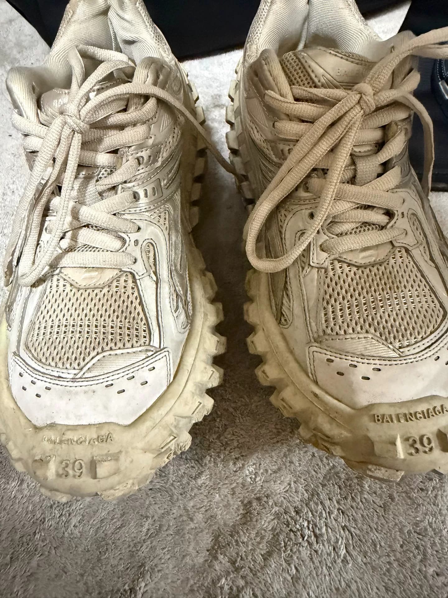 Кроссовки Balenciaga tire shoes 39-го размера, серые, в хорошем состоянии, куплены очень рано, записей о покупке нет