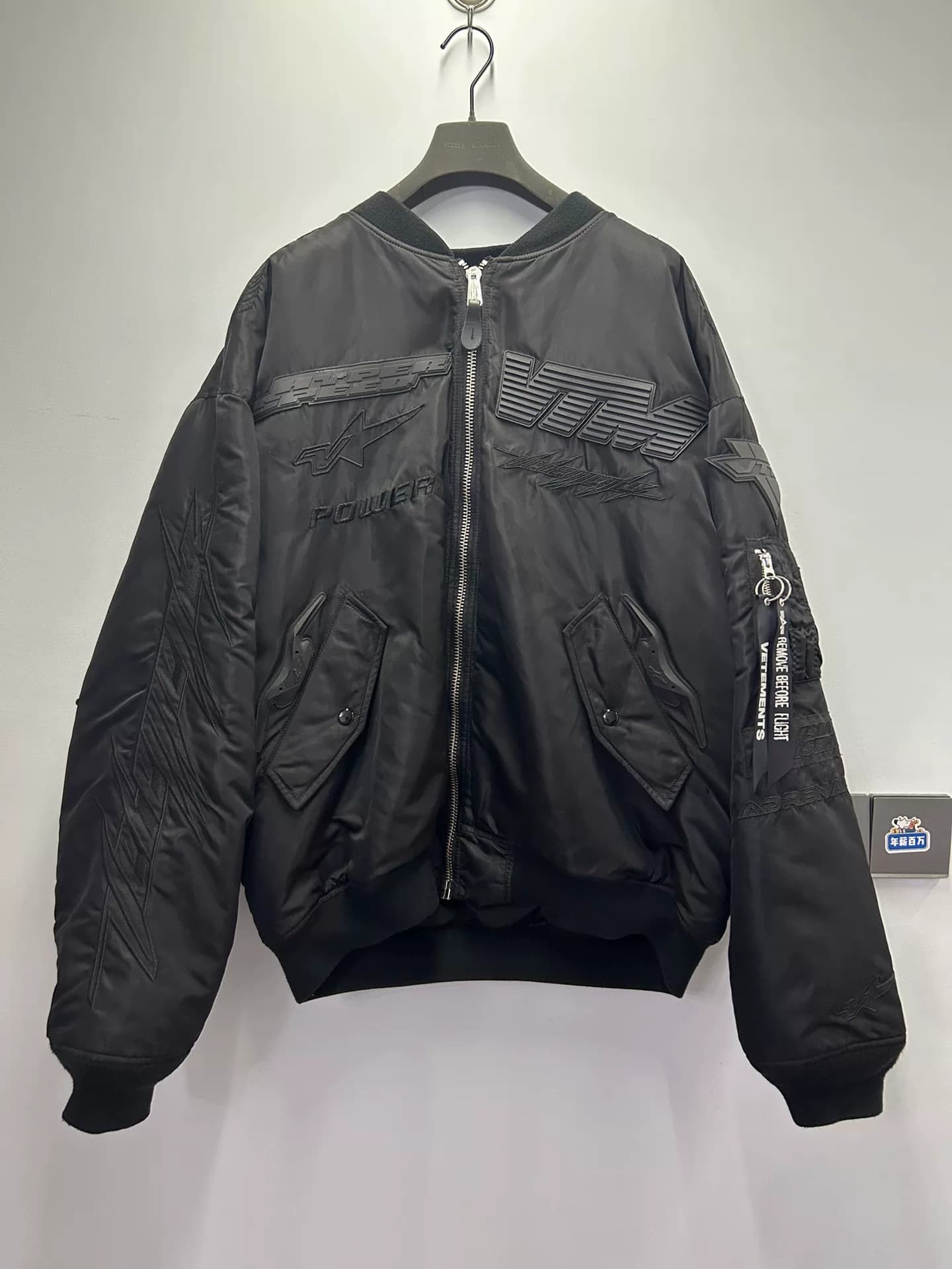 Бомбардировщик Vetements 23AW Racing Element Alpha Черный
