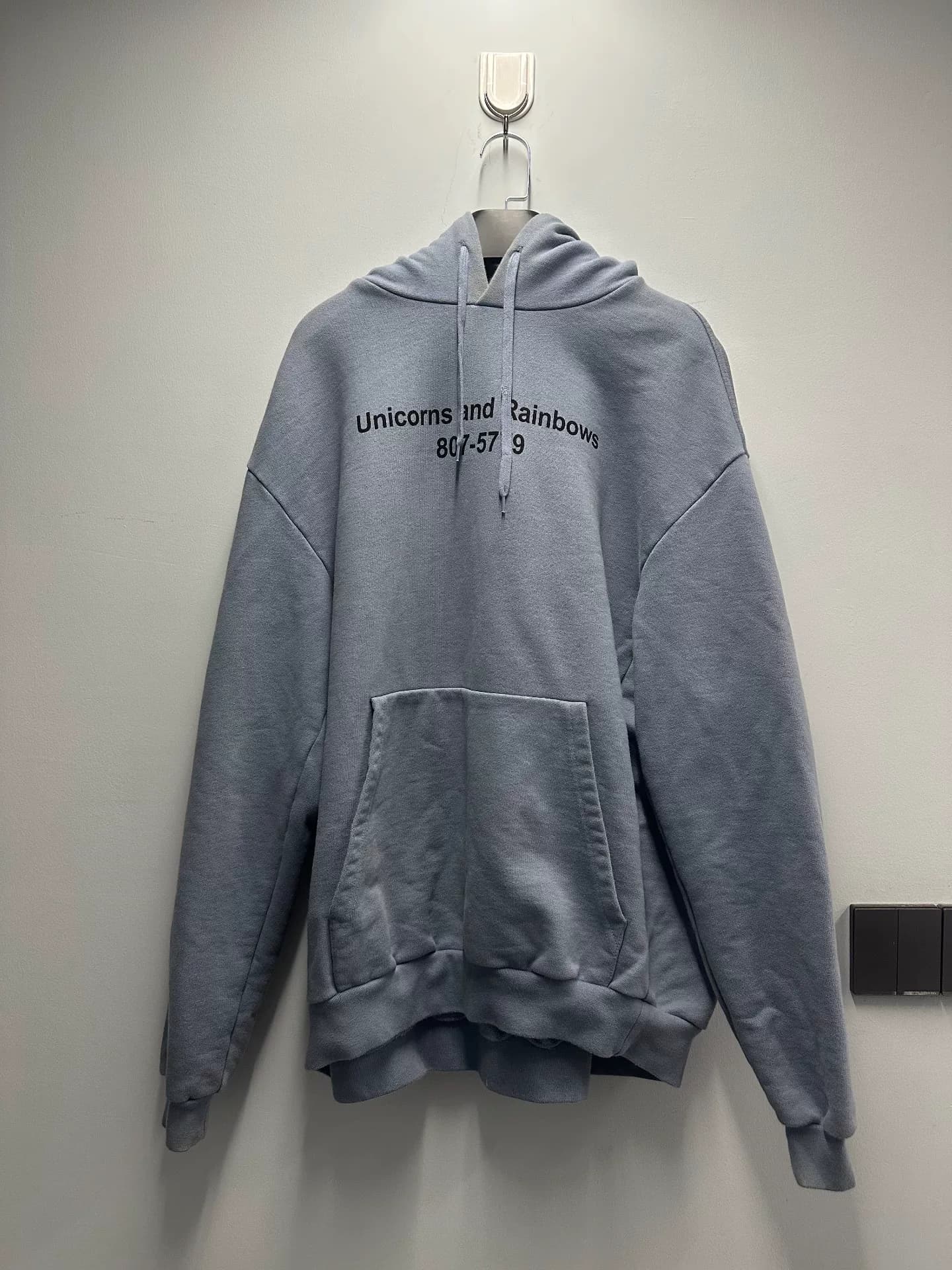 Vetements blue unicorn, этот костюм редко продается, и верхняя часть его хорошо смотрится как на мужчинах, так и на женщинах.