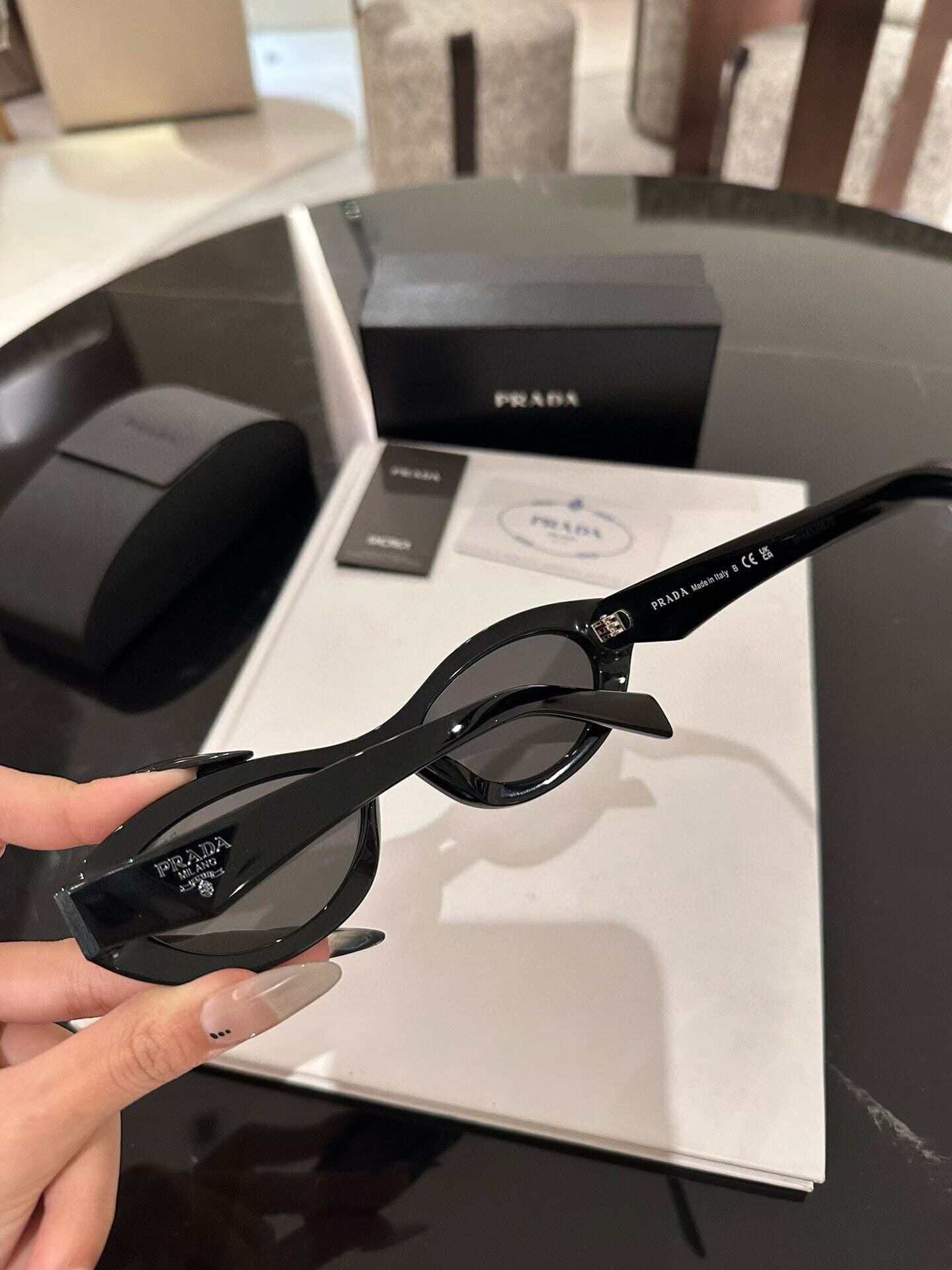 Черные солнцезащитные очки Prada Prada SPR 26Z