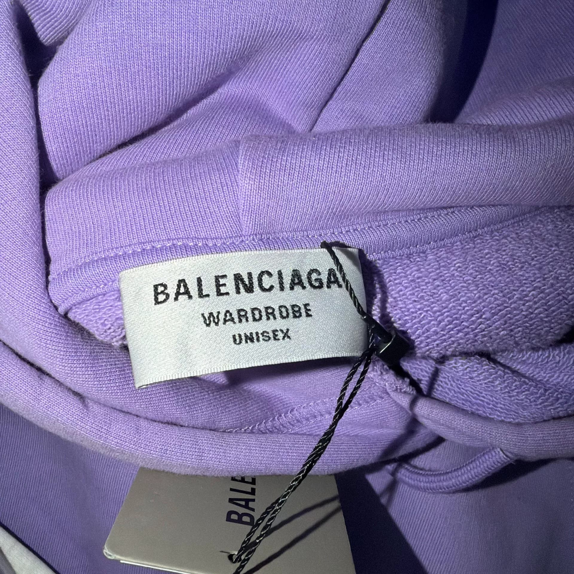 Фиолетовый свитер с капюшоном от Balenciaga